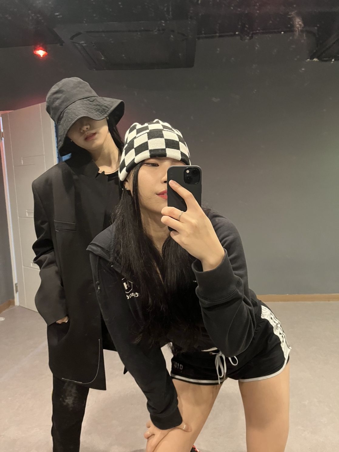 (W) Jordan 1 Retro High OG Atmosphere 착용 스타일 - 1