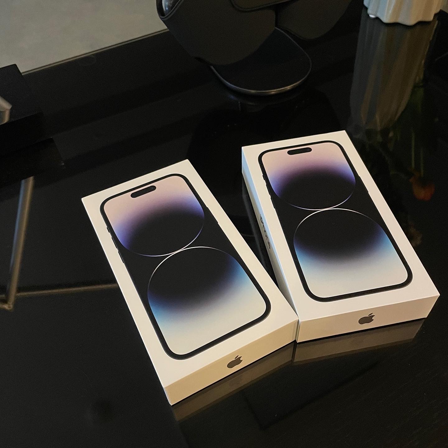 Apple iPhone 14 Pro 256GB Space Black (Korean Ver.) 착용 스타일 - 1