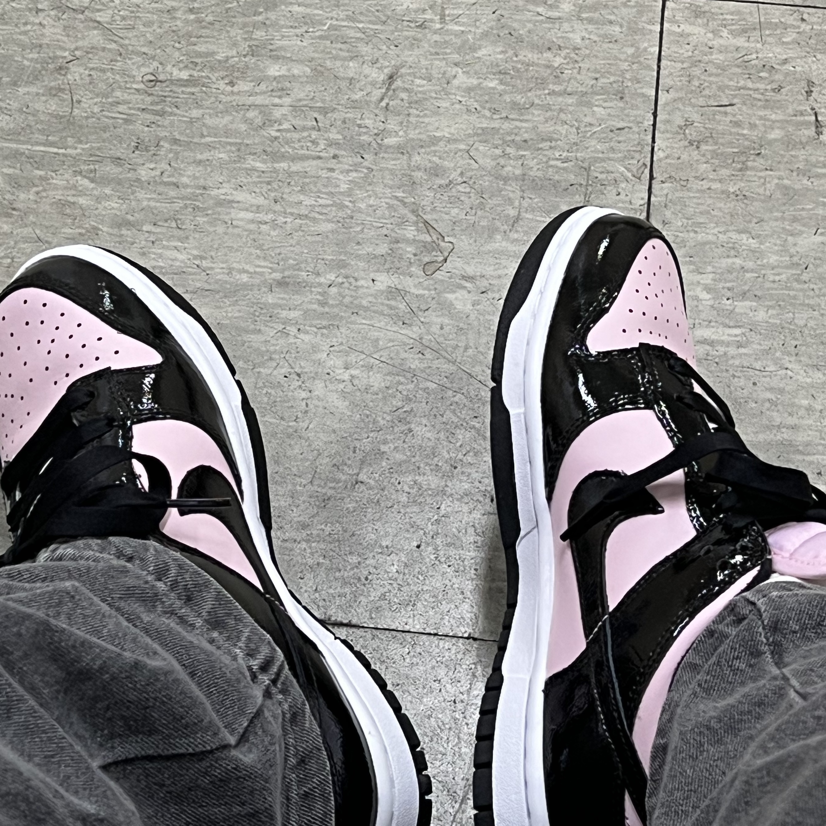 (W) Nike Dunk Low Essential Pink Foam Black 착용 스타일 - 2