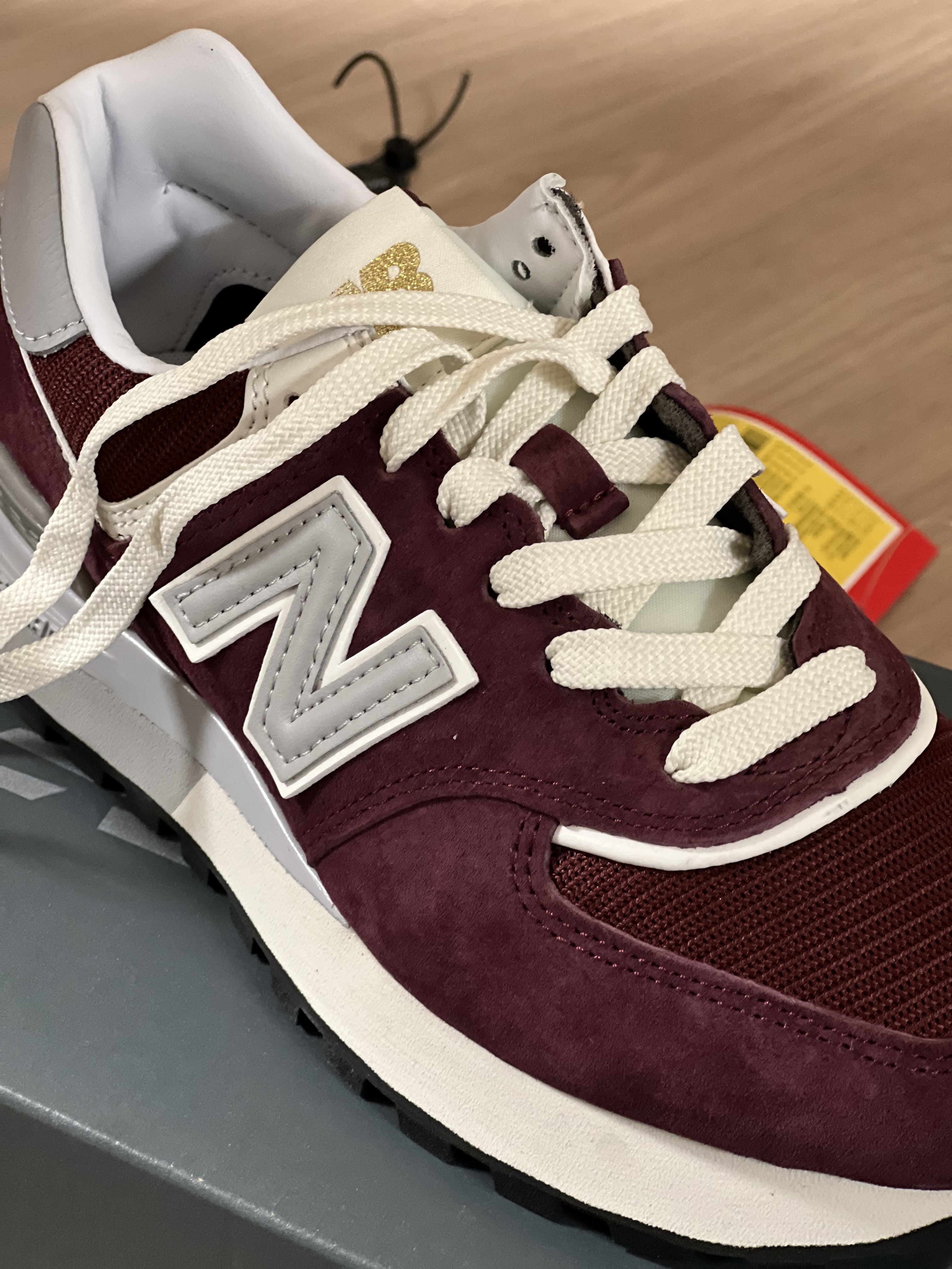 New Balance 574 Legacy Burgundy 착용 스타일 - 4