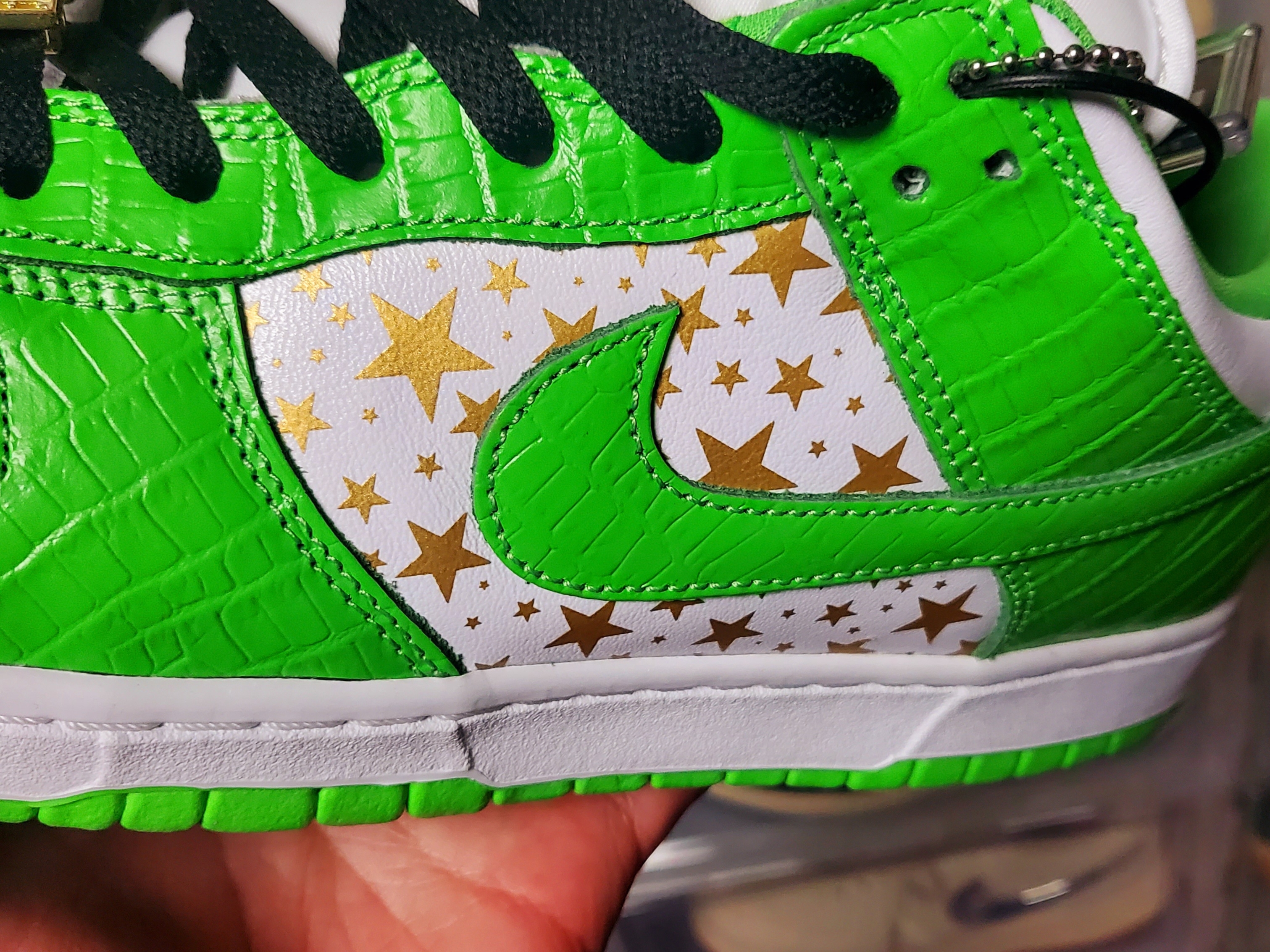 Nike x Supreme SB Dunk Low Mean Green 착용 스타일 - 4