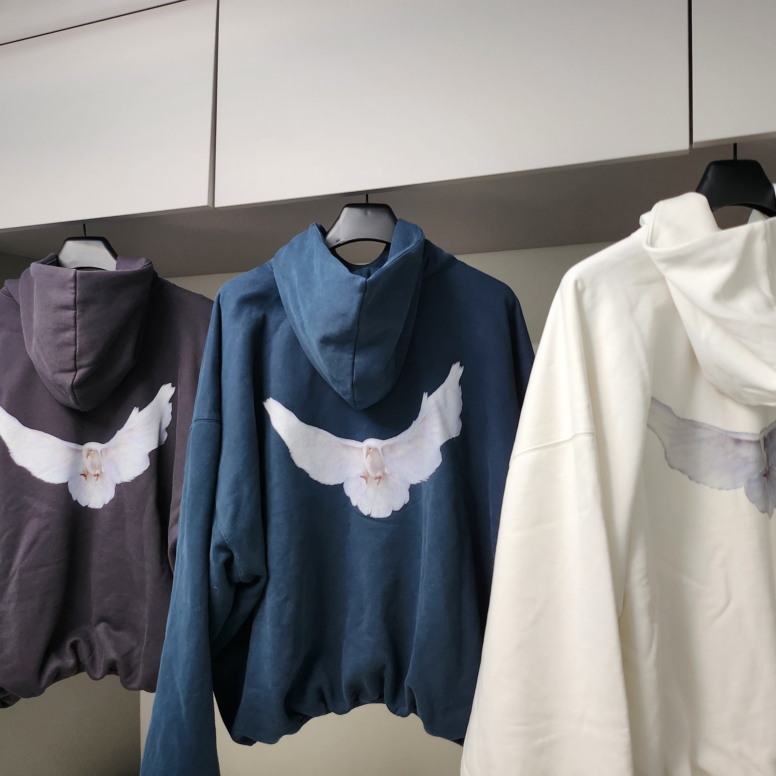 Yeezy Gap Engineered By Balenciaga Dove Hoodie Dark Grey, Yeezy Gap Engineered By Balenciaga Dove Hoodie Dark Blue 착용 스타일 - 1