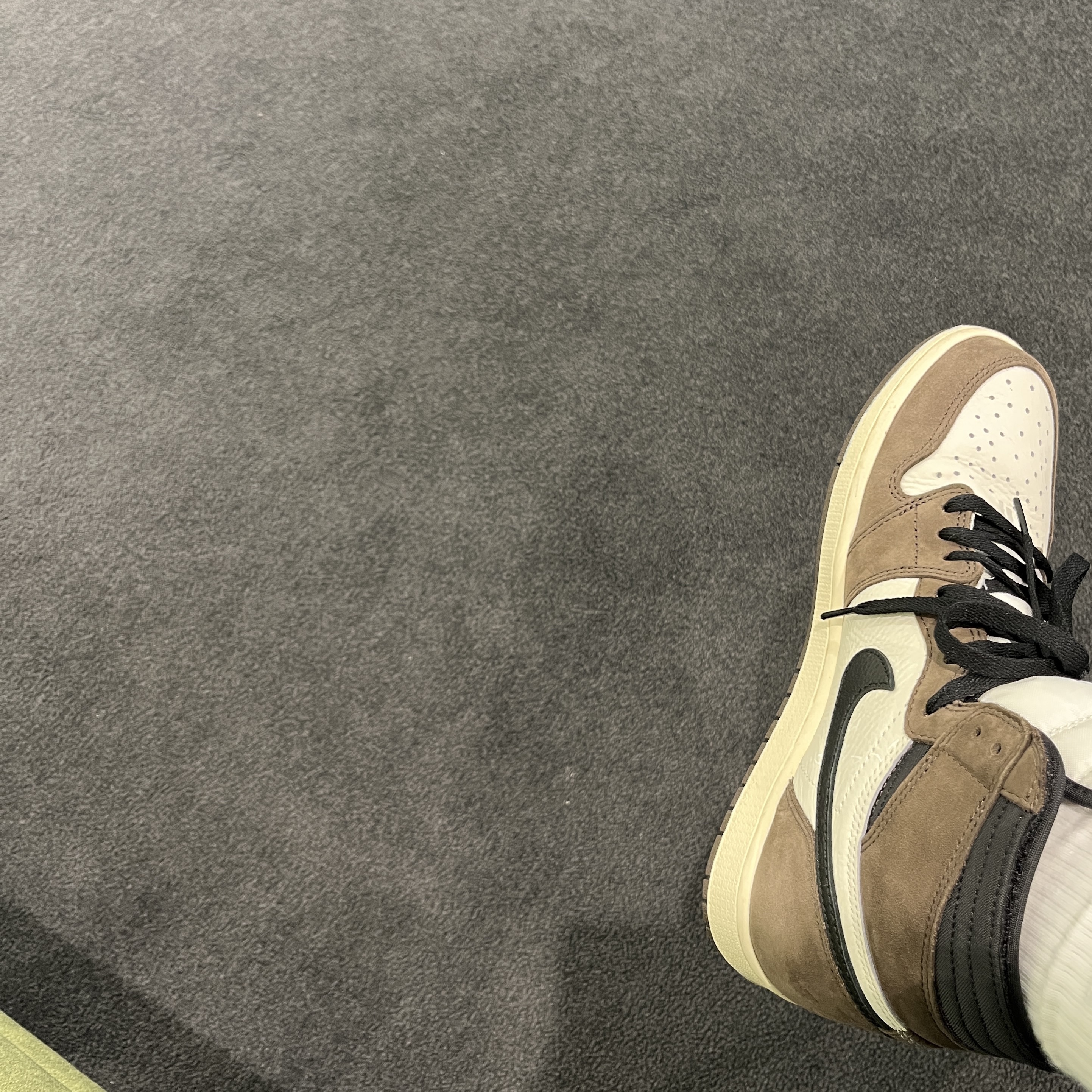 Jordan 1 x Travis Scott Retro High OG SP Mocha 착용 스타일
