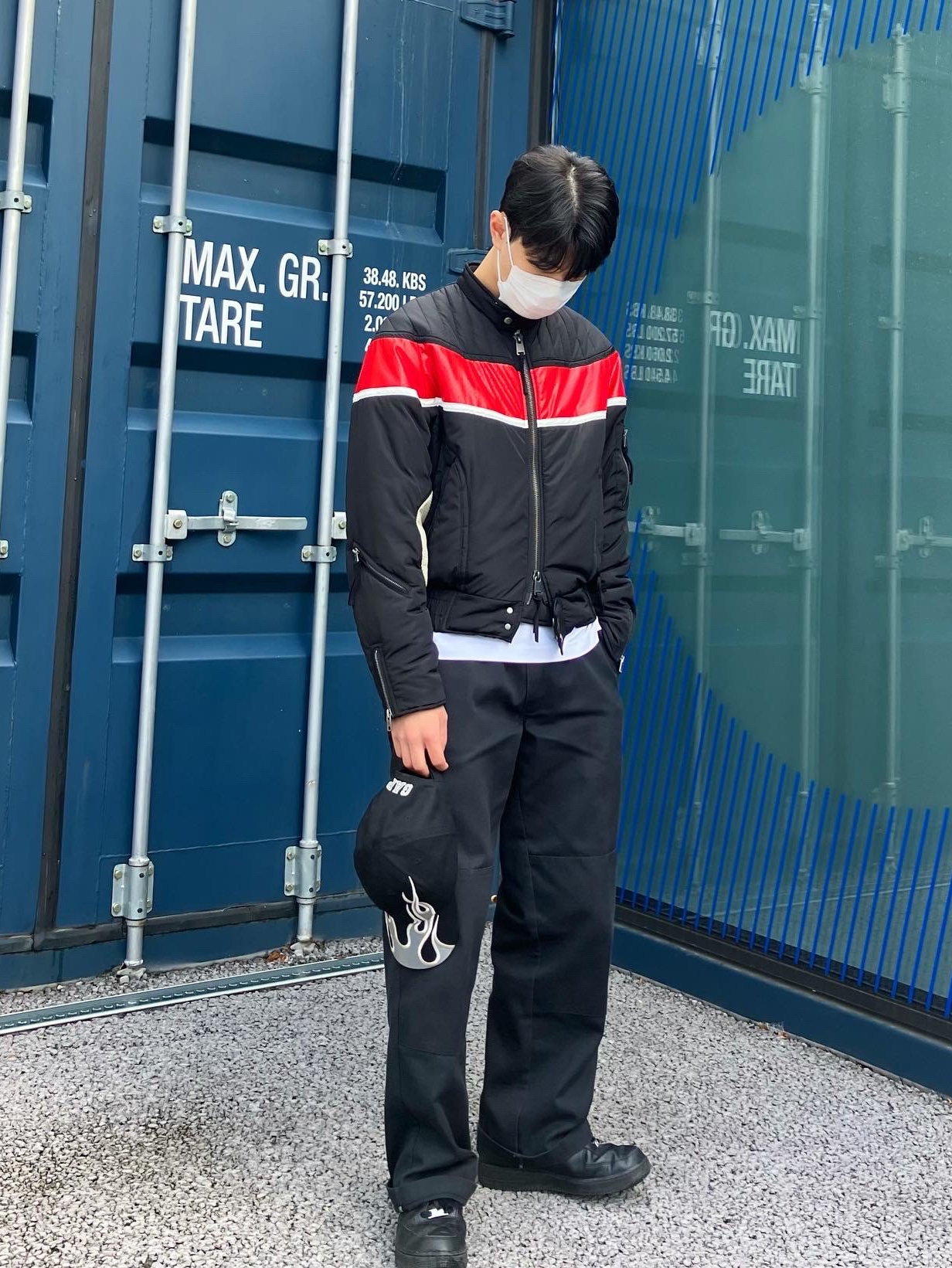 Yeezy Gap Engineered By Balenciaga Flame Cap Black, Nike Air Force 1 '07 Low Triple Black 착용 스타일 - 4