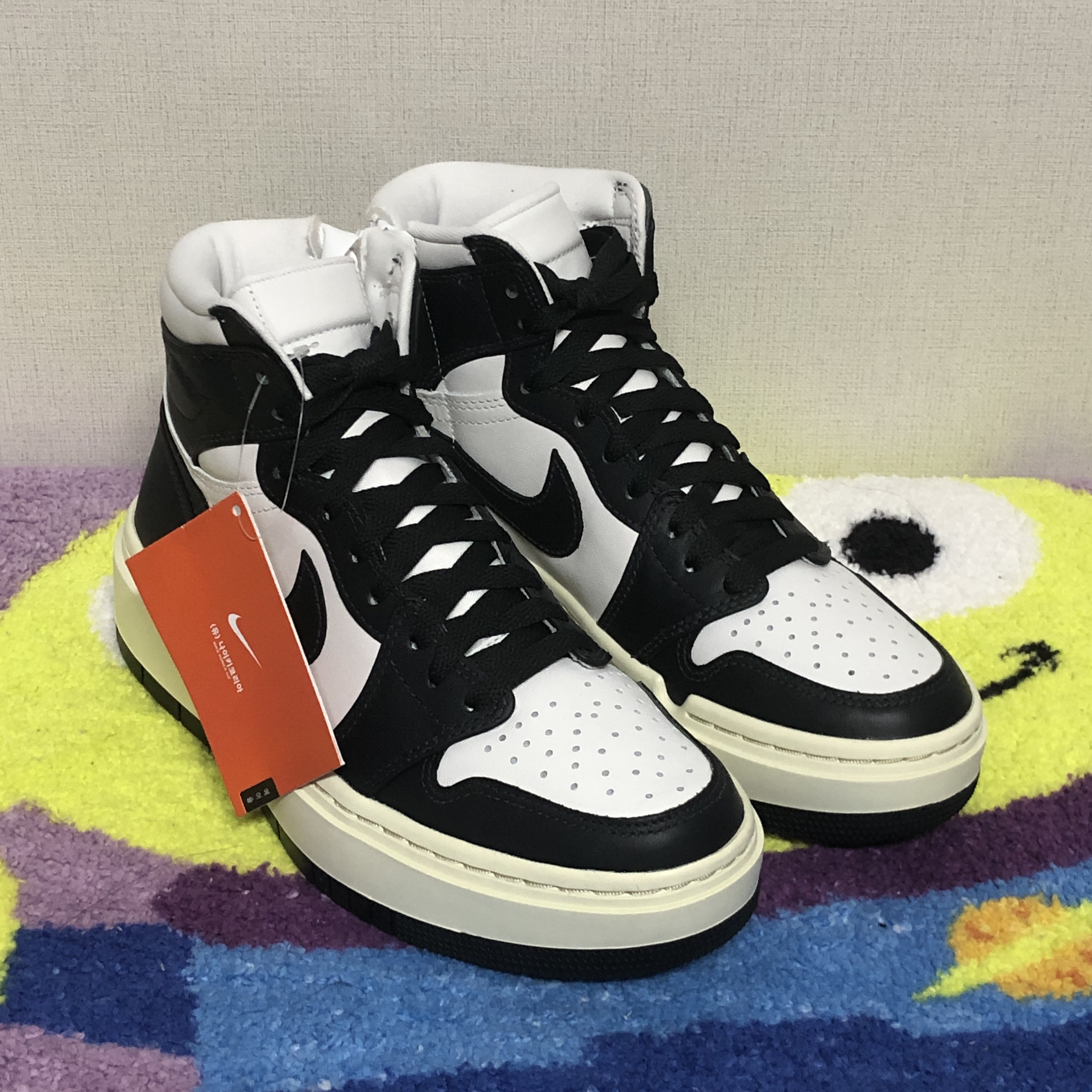 (W) Jordan 1 Elevate High Dark Ash 착용 스타일 - 1