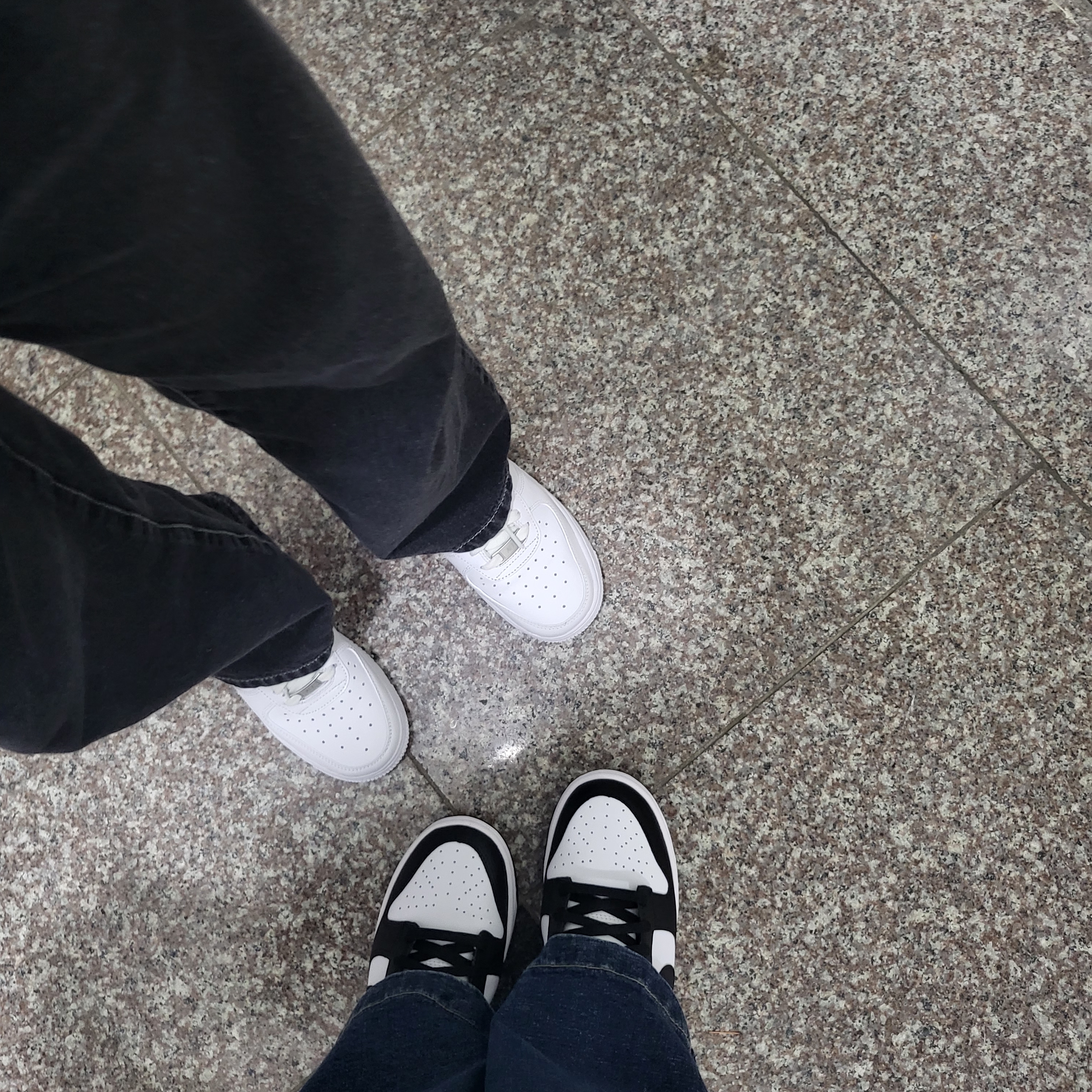 Nike Dunk Low Retro Black, Nike Air Force 1 '07 Low White 착용 스타일 - 1