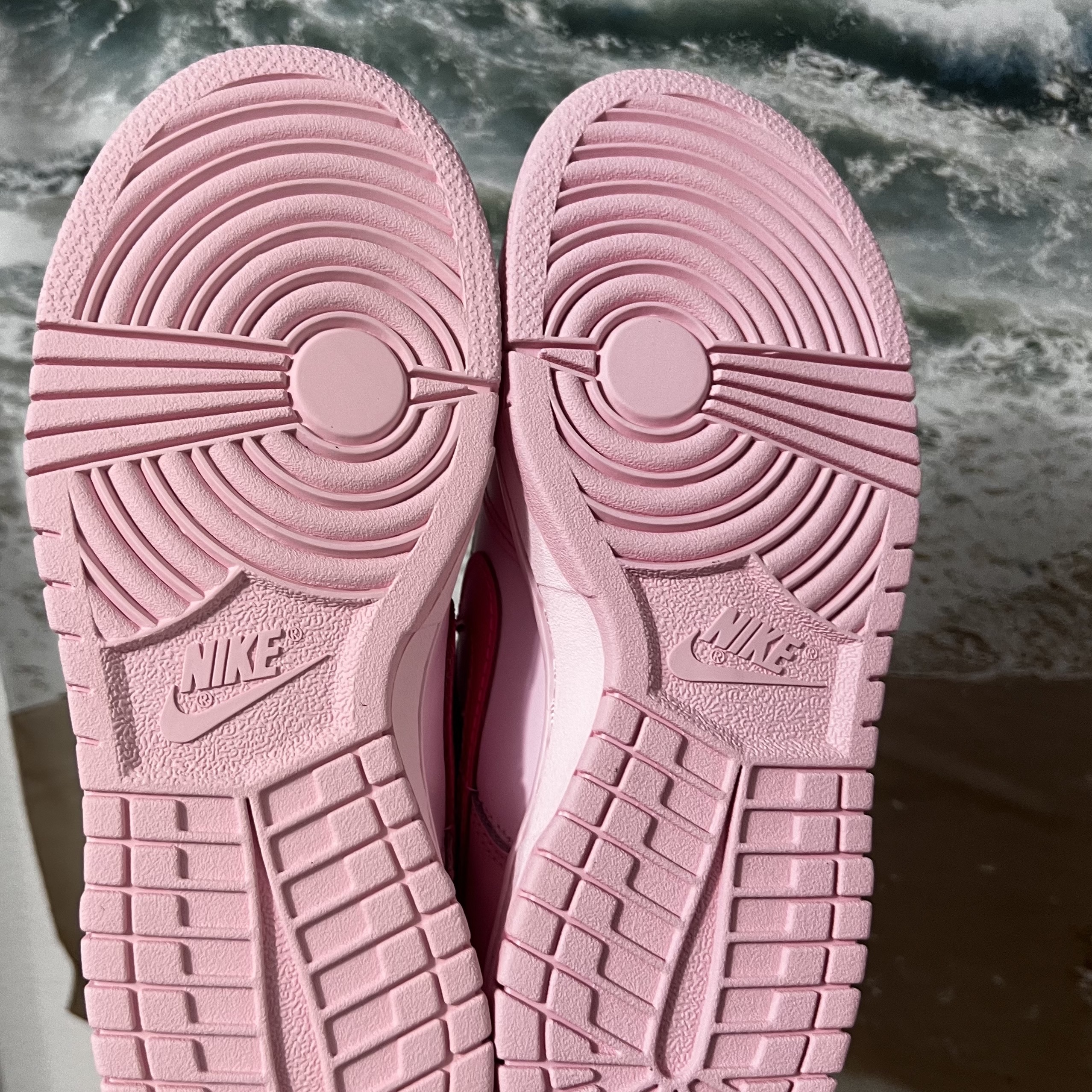 (GS) Nike Dunk Low Triple Pink 착용 스타일 - 5