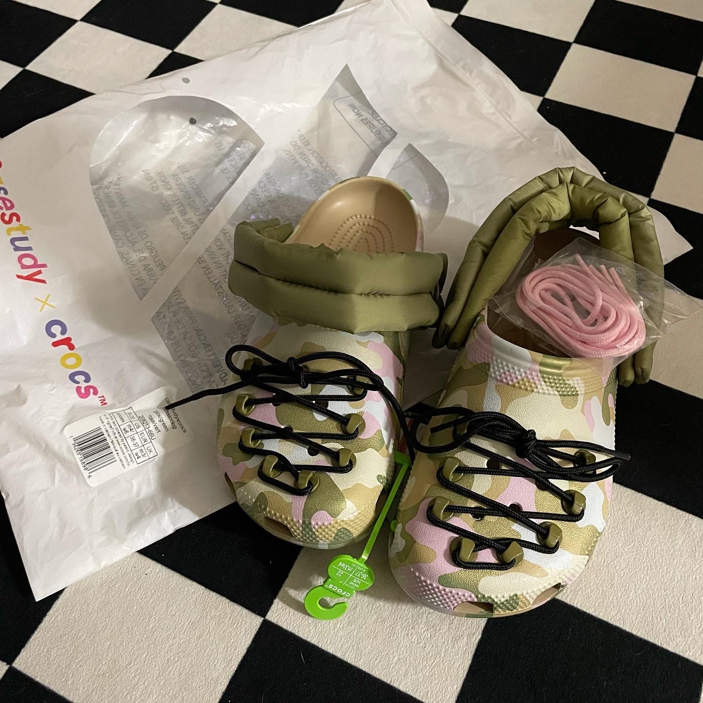 Crocs x Casestudy Classic Clog Multi 착용 스타일