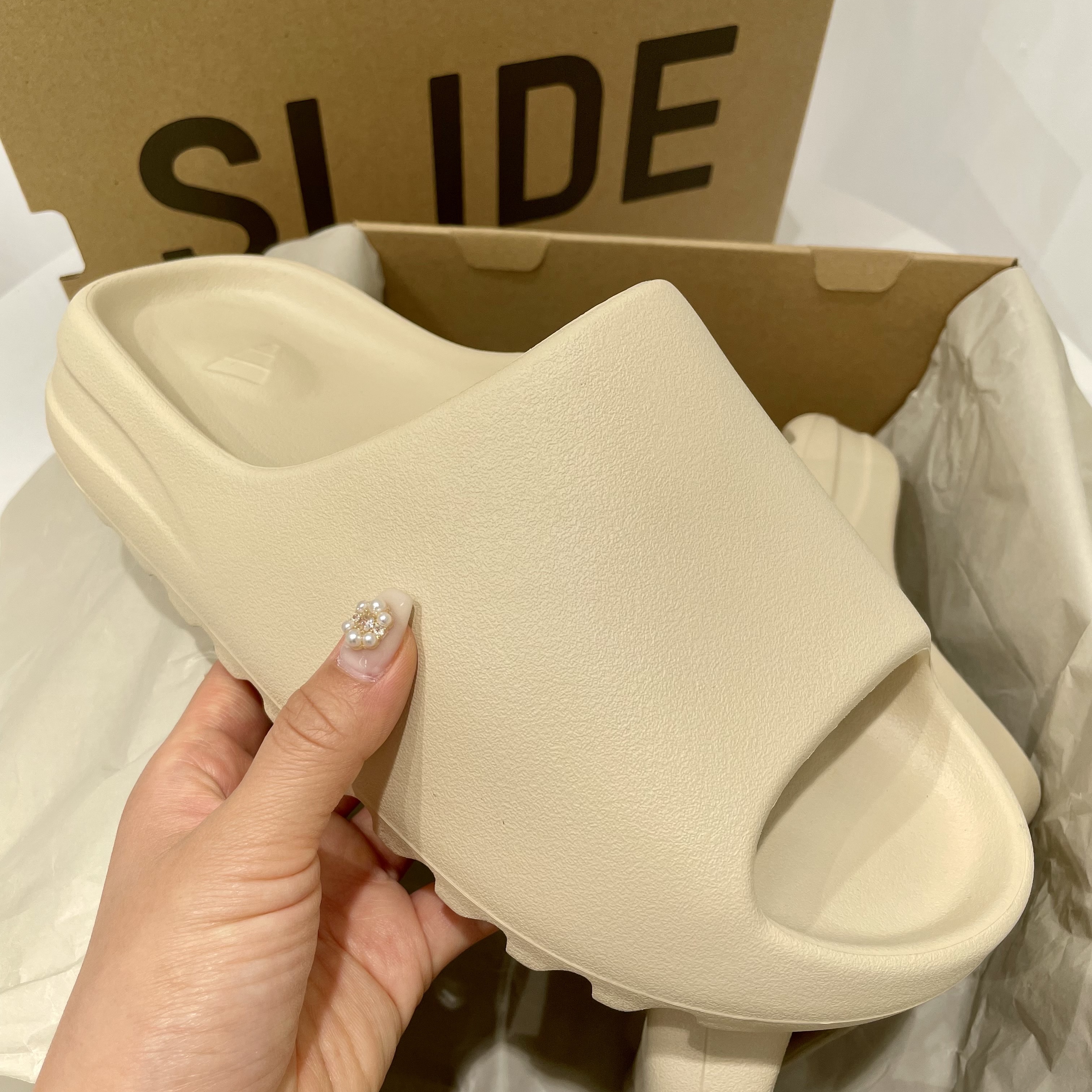 Adidas Yeezy Slide Bone 2022/2023 착용 스타일