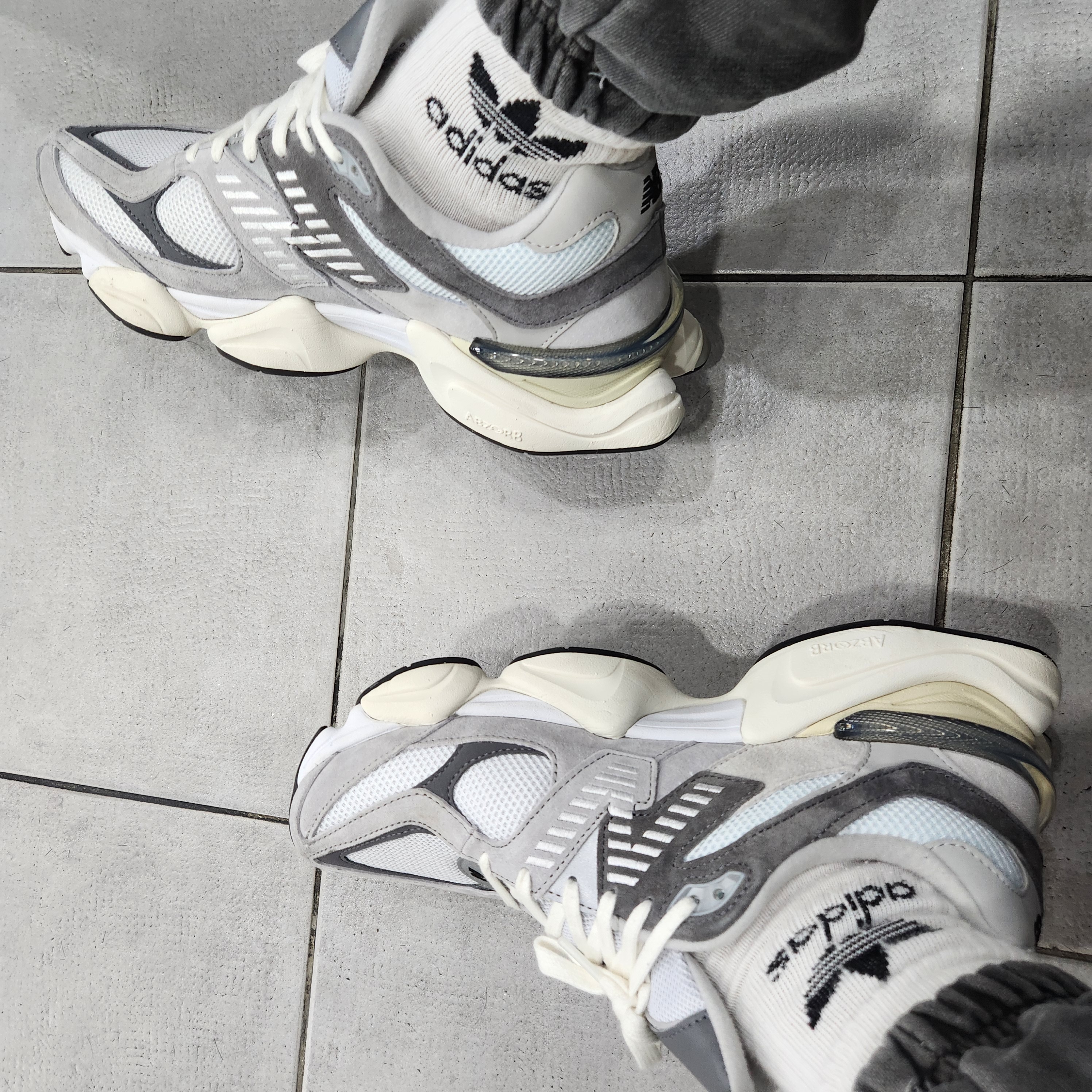 New Balance 9060 Rain Cloud Castlerock 착용 스타일