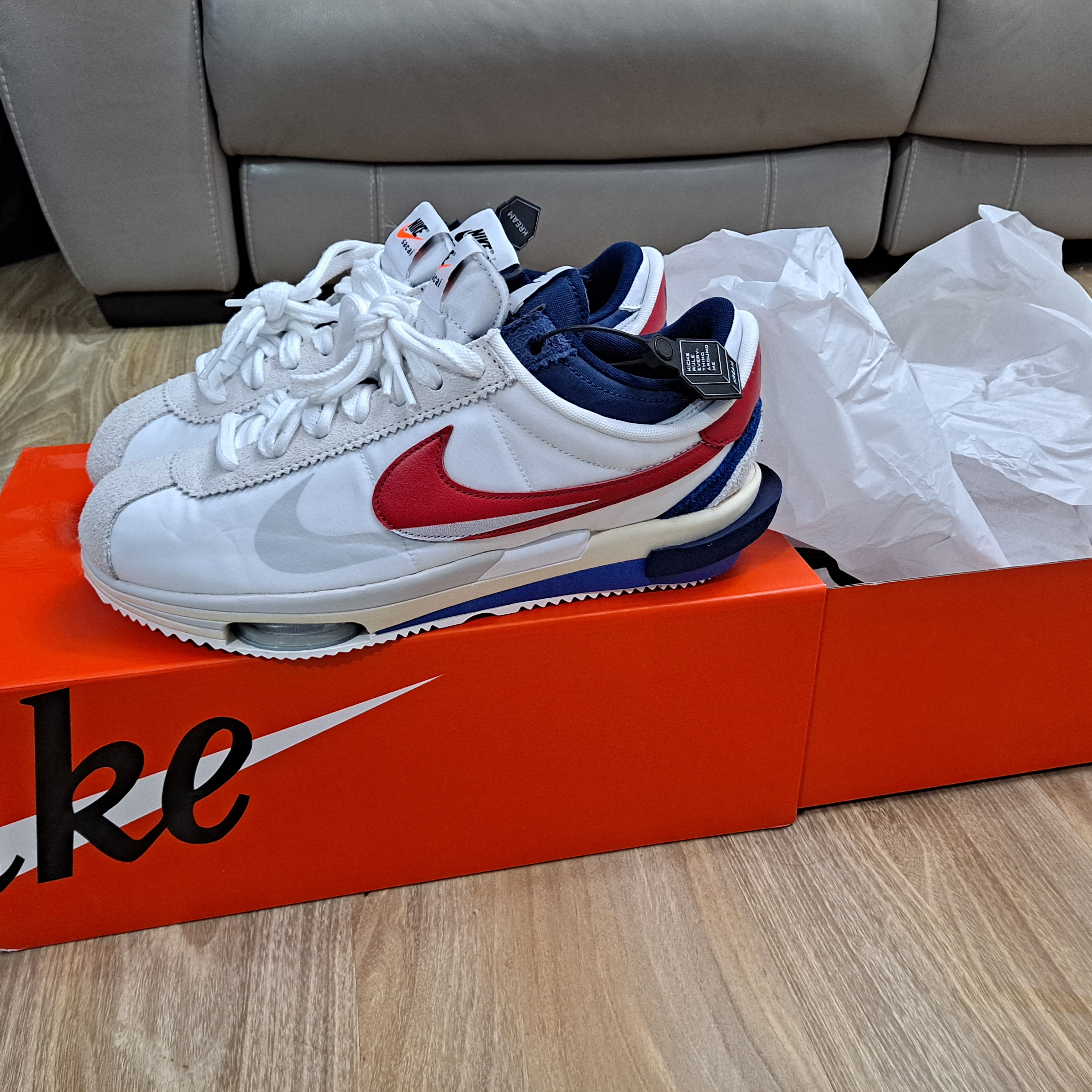 Nike x Sacai Zoom Cortez SP White and University Red 착용 스타일 - 2