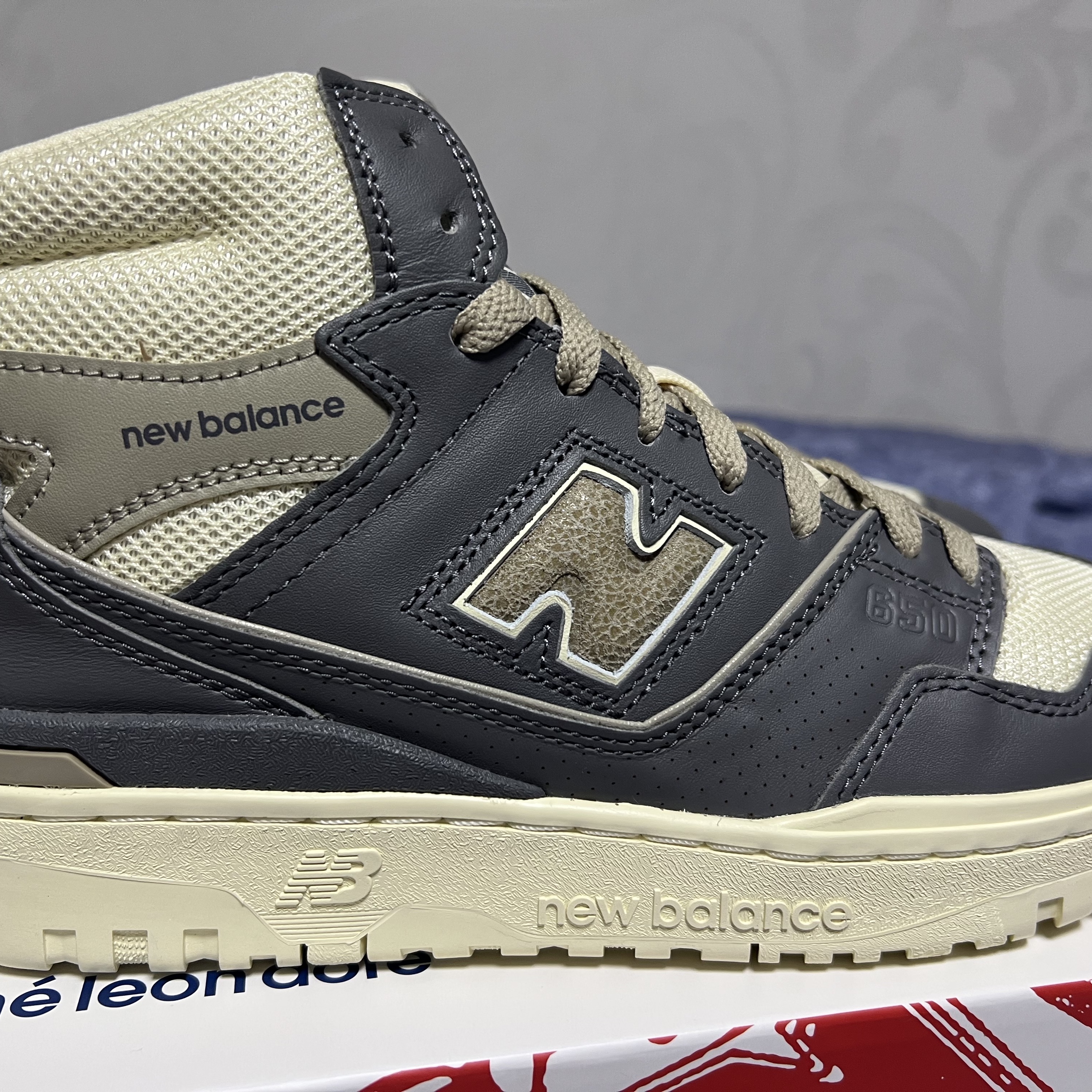 New Balance x Aime Leon Dore 650R Dark Grey 착용 스타일 - 2