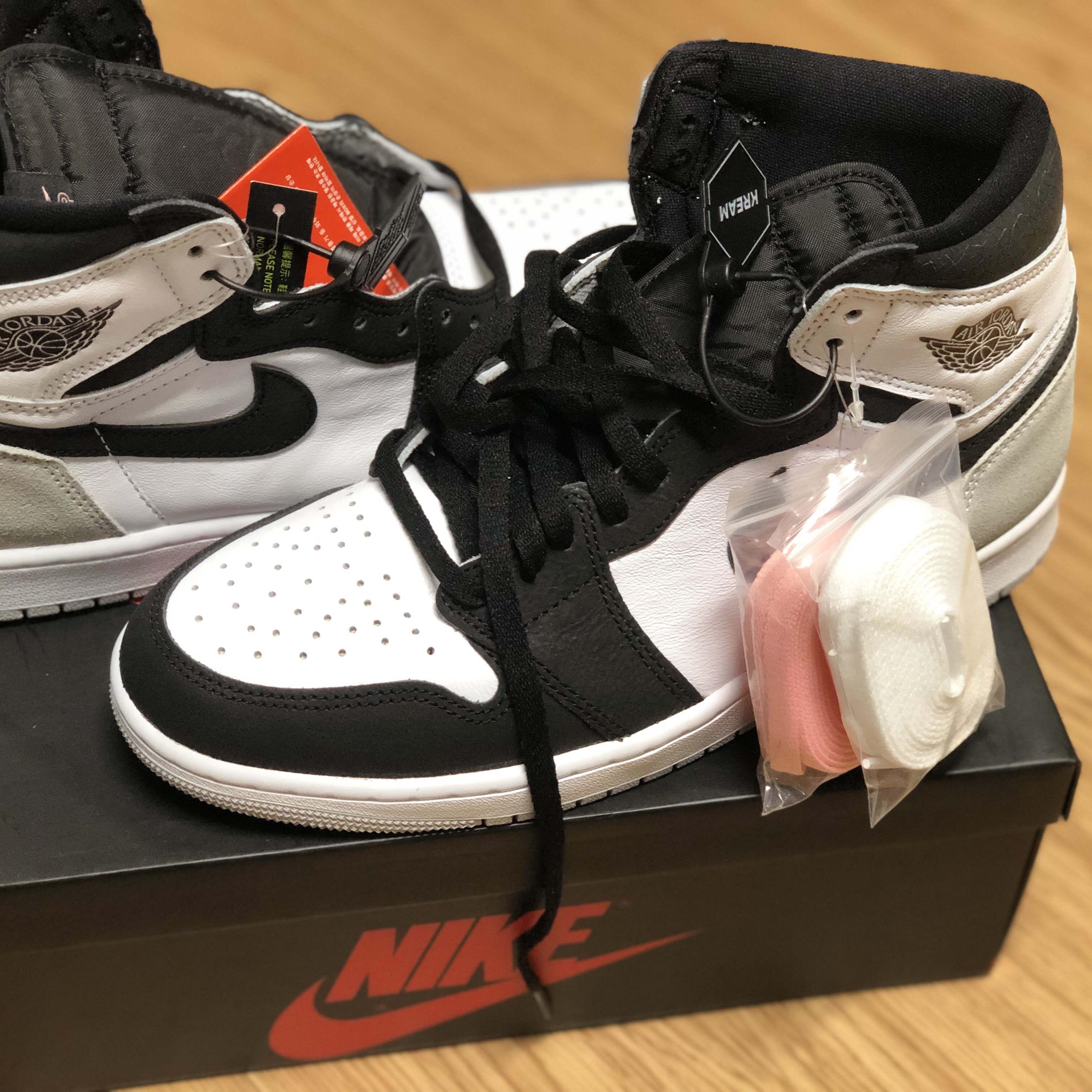 Jordan 1 Retro High OG Bleached Coral 착용 스타일