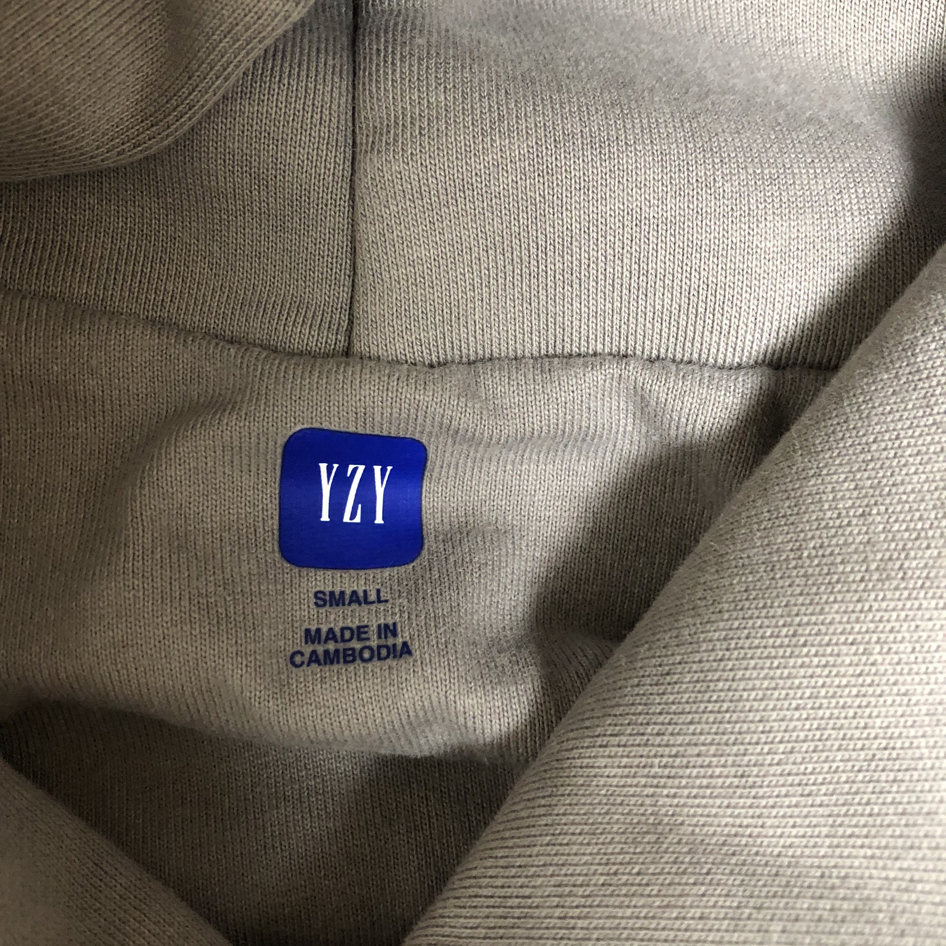 Yeezy Gap Engineered By Balenciaga Dove Shrunken Hoodie Gray 착용 스타일 - 3