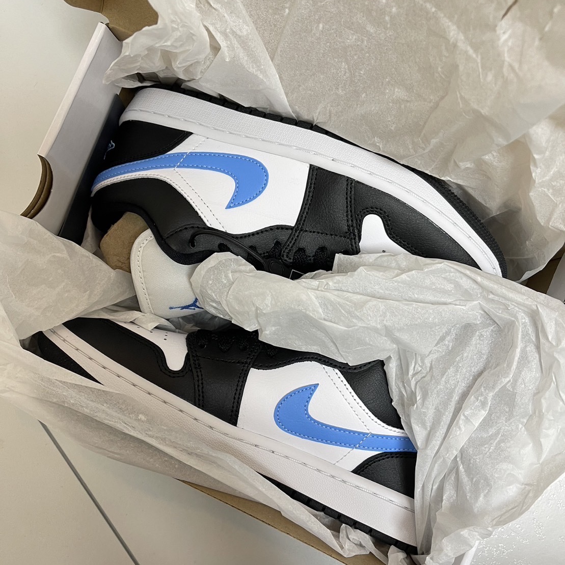 (W) Jordan 1 Low Black University Blue 착용 스타일