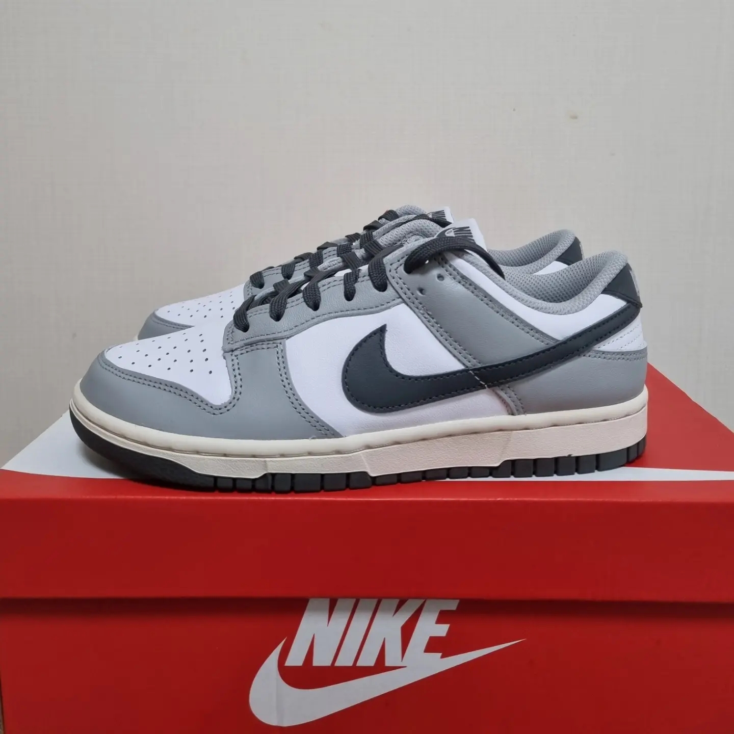 (W) Nike Dunk Low Light Smoke Grey 착용 스타일 - 5