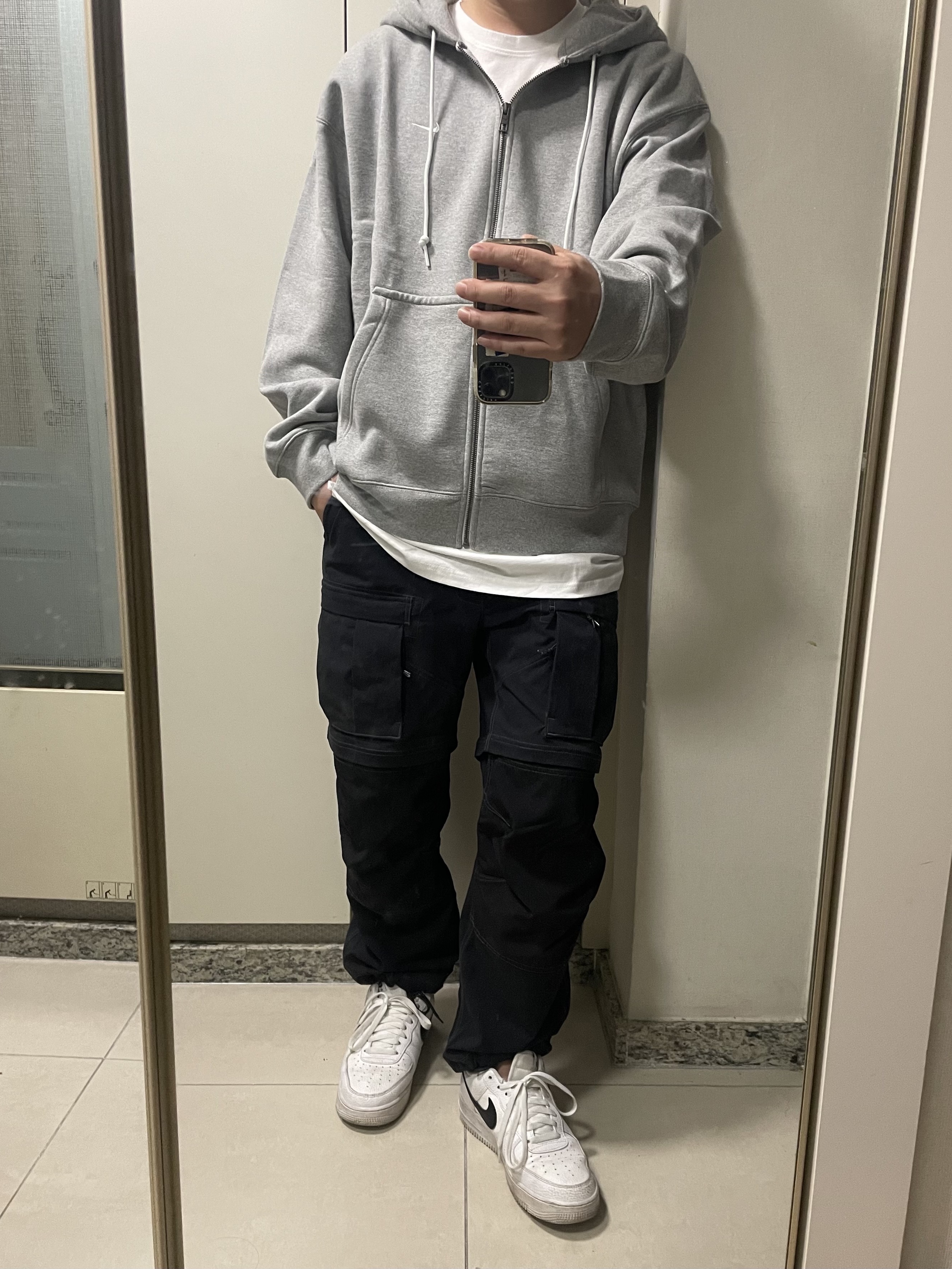 Nike NRG Solo Swoosh Full Zip Hoodie Dark Grey Heather - Asia, Nike ACG Smith Summit Cargo Pants Black Summit White - Asia 착용 스타일 - 1