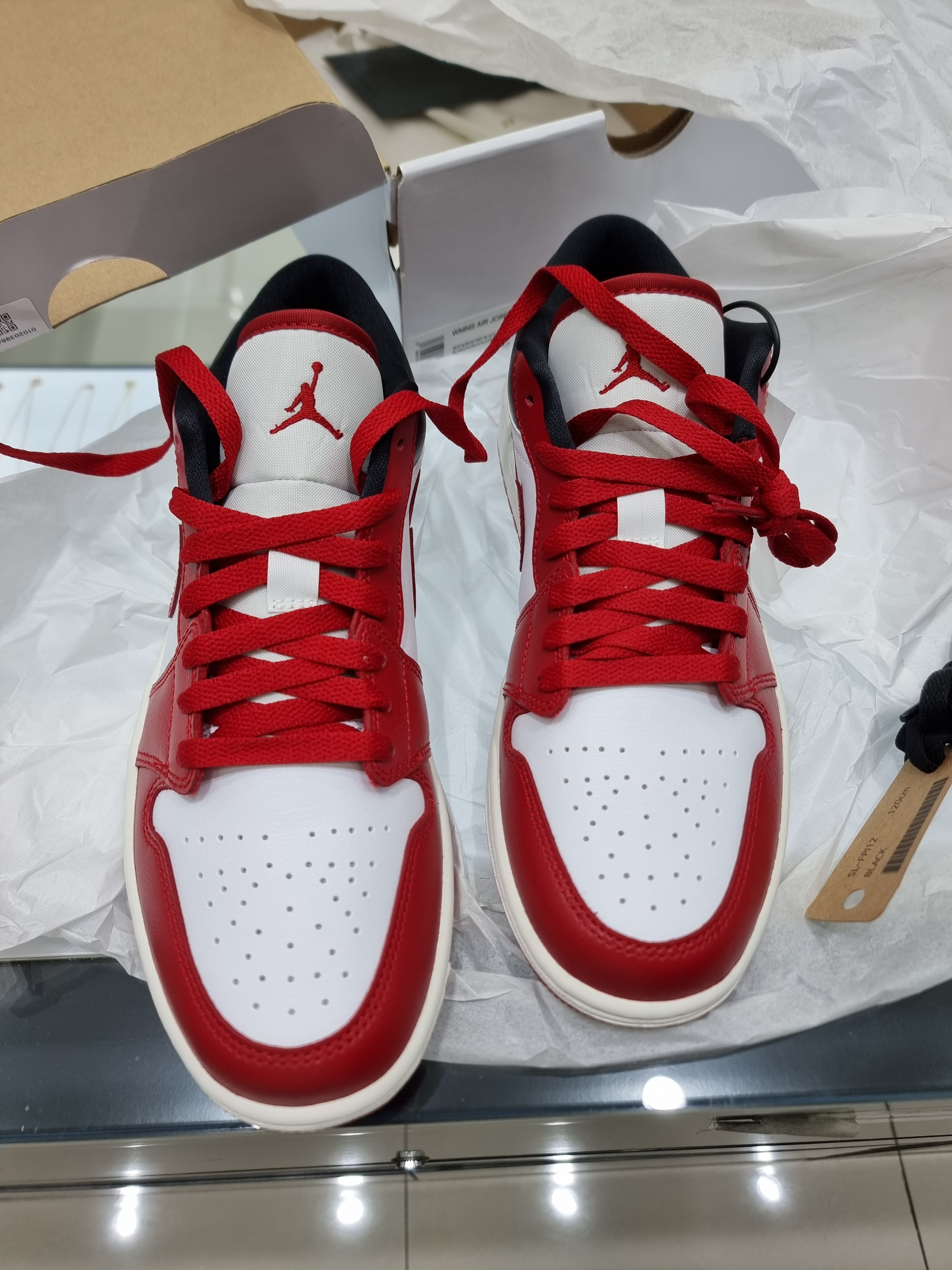 (W) Jordan 1 Low White Gym Red, Jordan 1 Low White Gym Red Black 착용 스타일 - 3