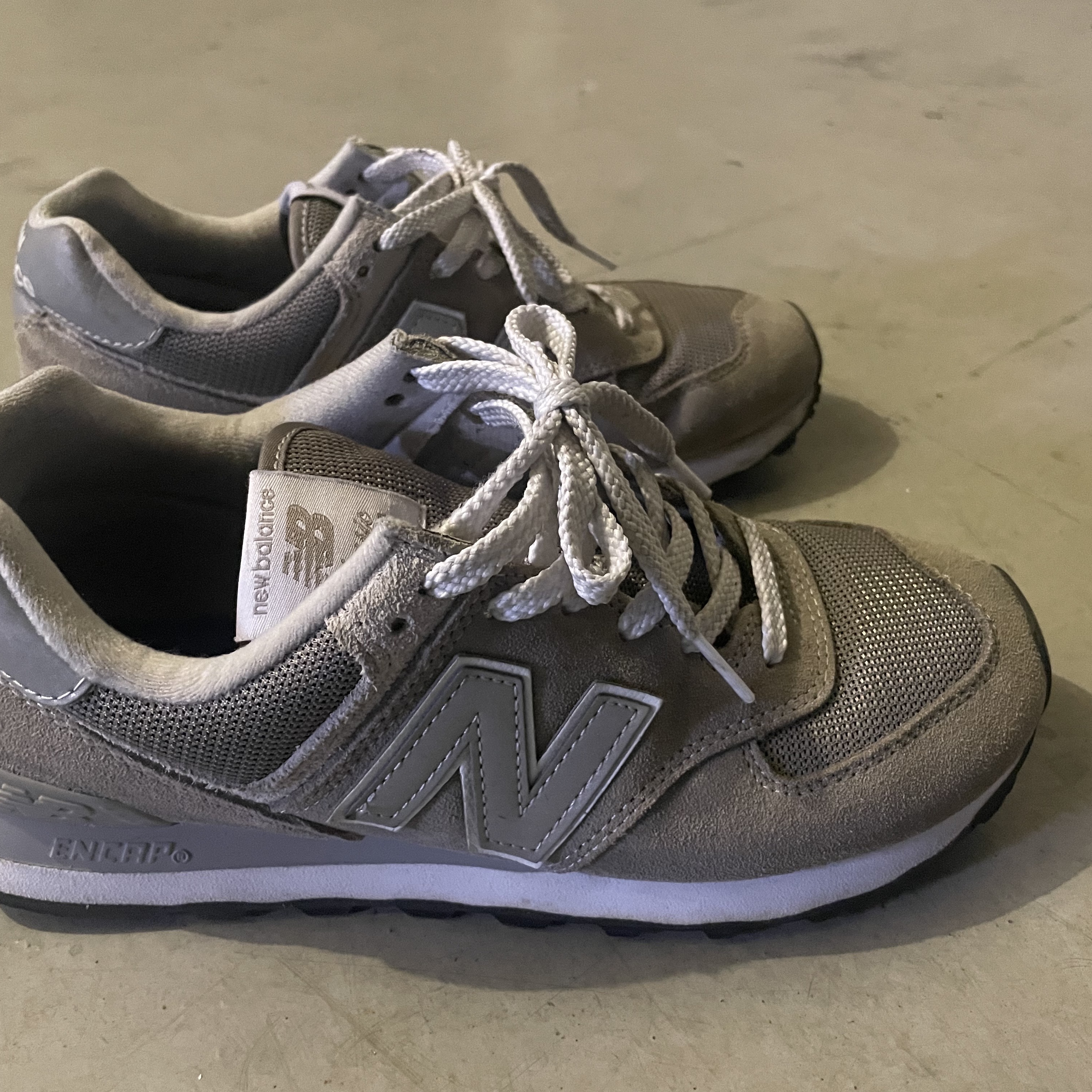 New Balance 574 Grey - D Standard 착용 스타일 - 2