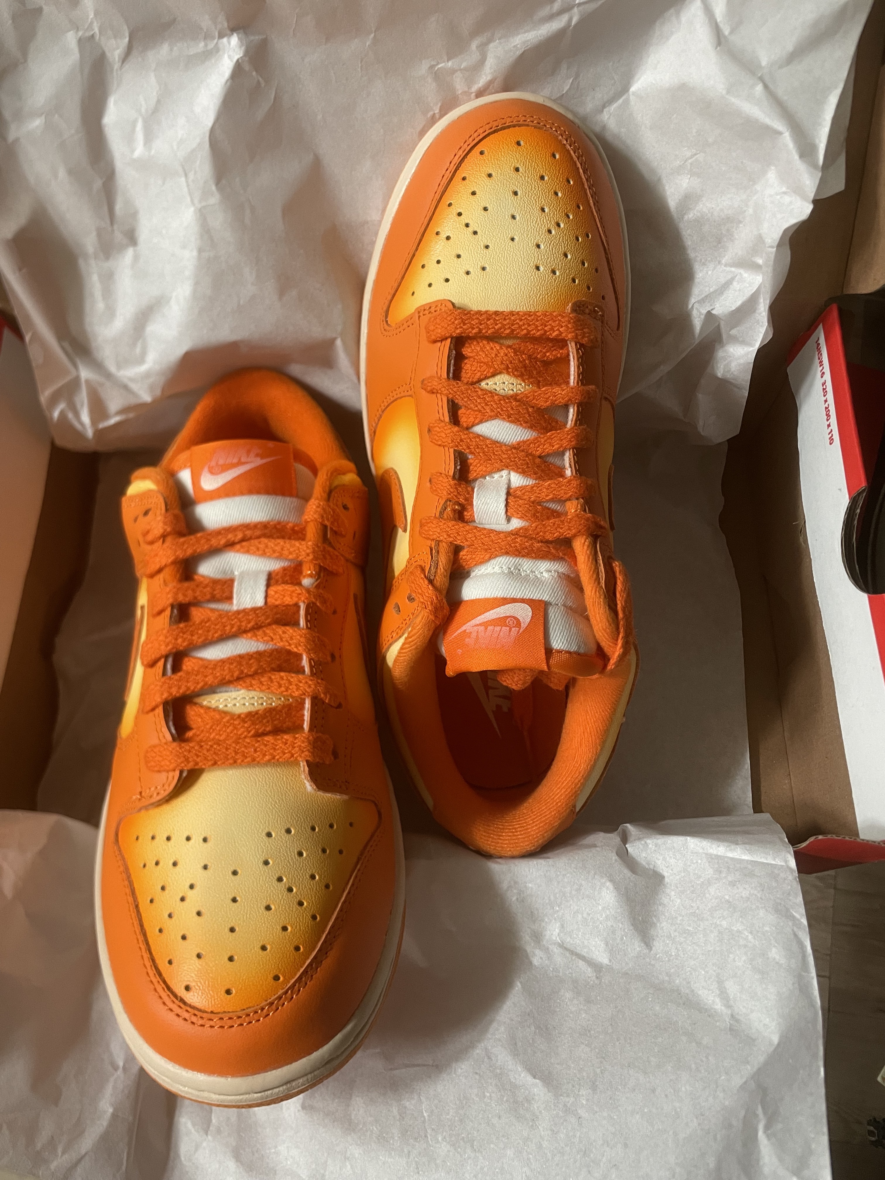 (W) Nike Dunk Low Magma Orange 착용 스타일 - 3