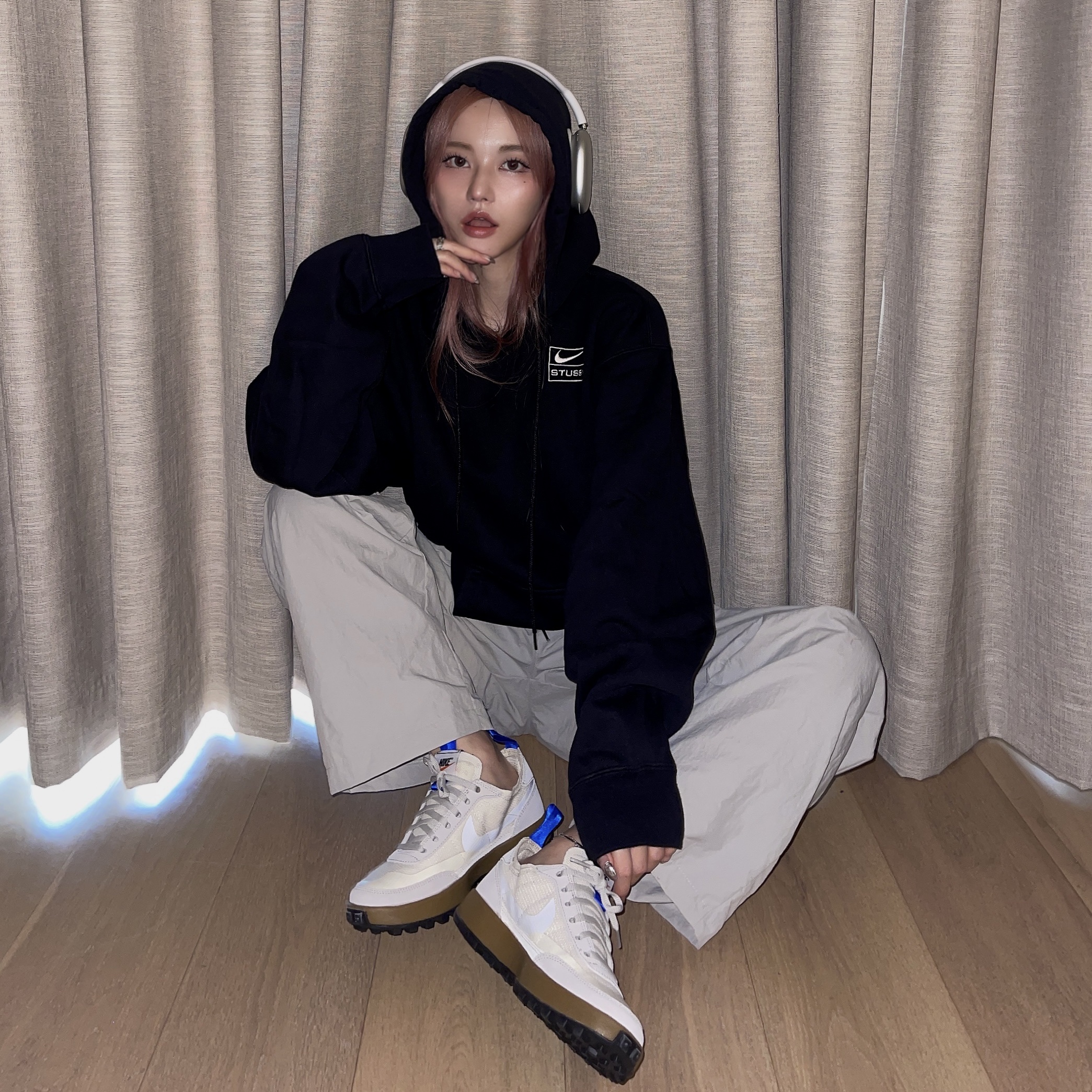 Nike x Tom Sachs General Purpose Shoe Light Cream, Nike x Stussy NRG RA Washed Pullover Hoodie Black (DN4028-010) 착용 스타일 - 2