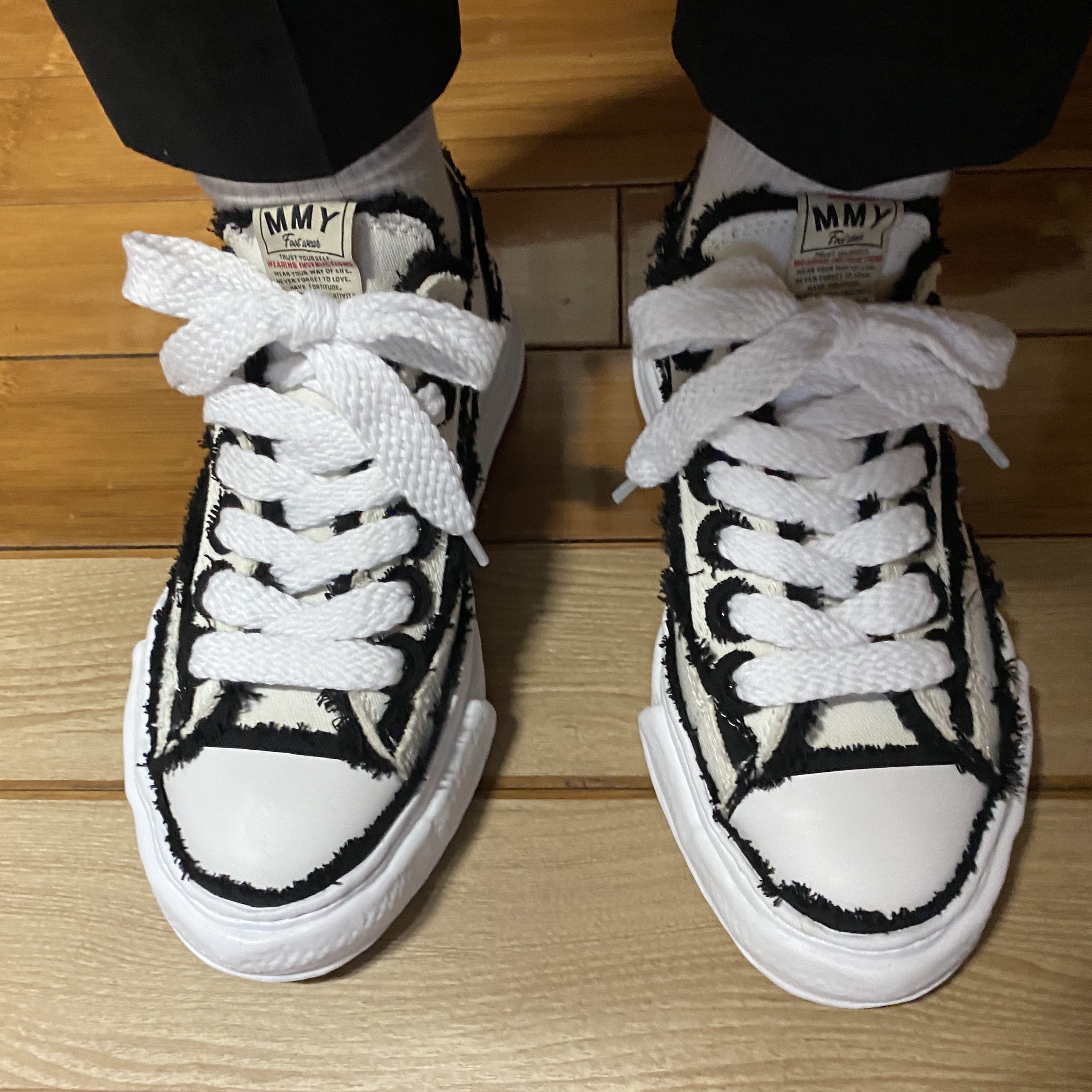 Maison Mihara Yasuhiro Peterson OG Sole OH Canvas Low-top Sneakers White 착용 스타일