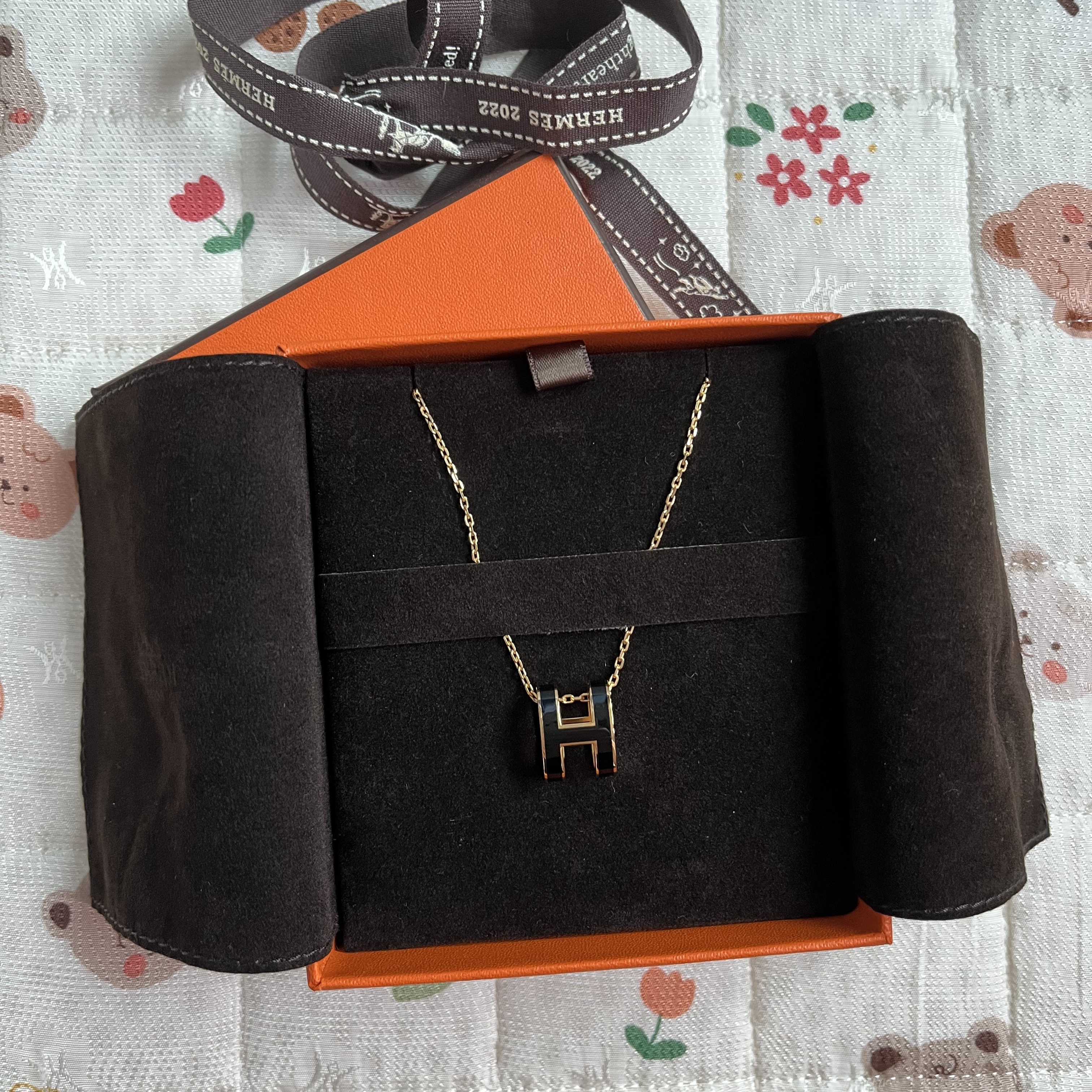 (W) Hermes Pop H Pendant Gold & Noir 착용 스타일