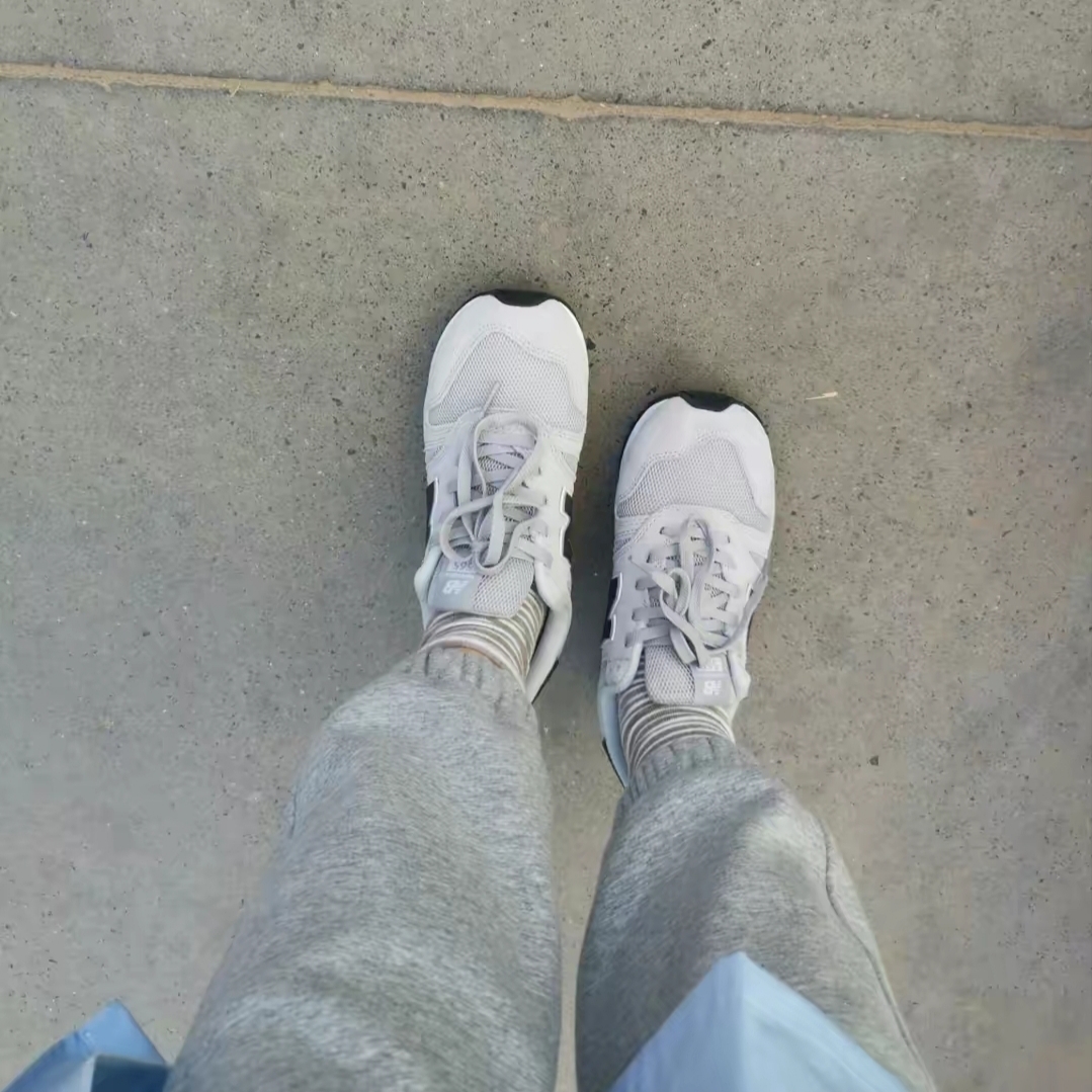 New Balance 565 Cloud Grey 착용 스타일 - 3