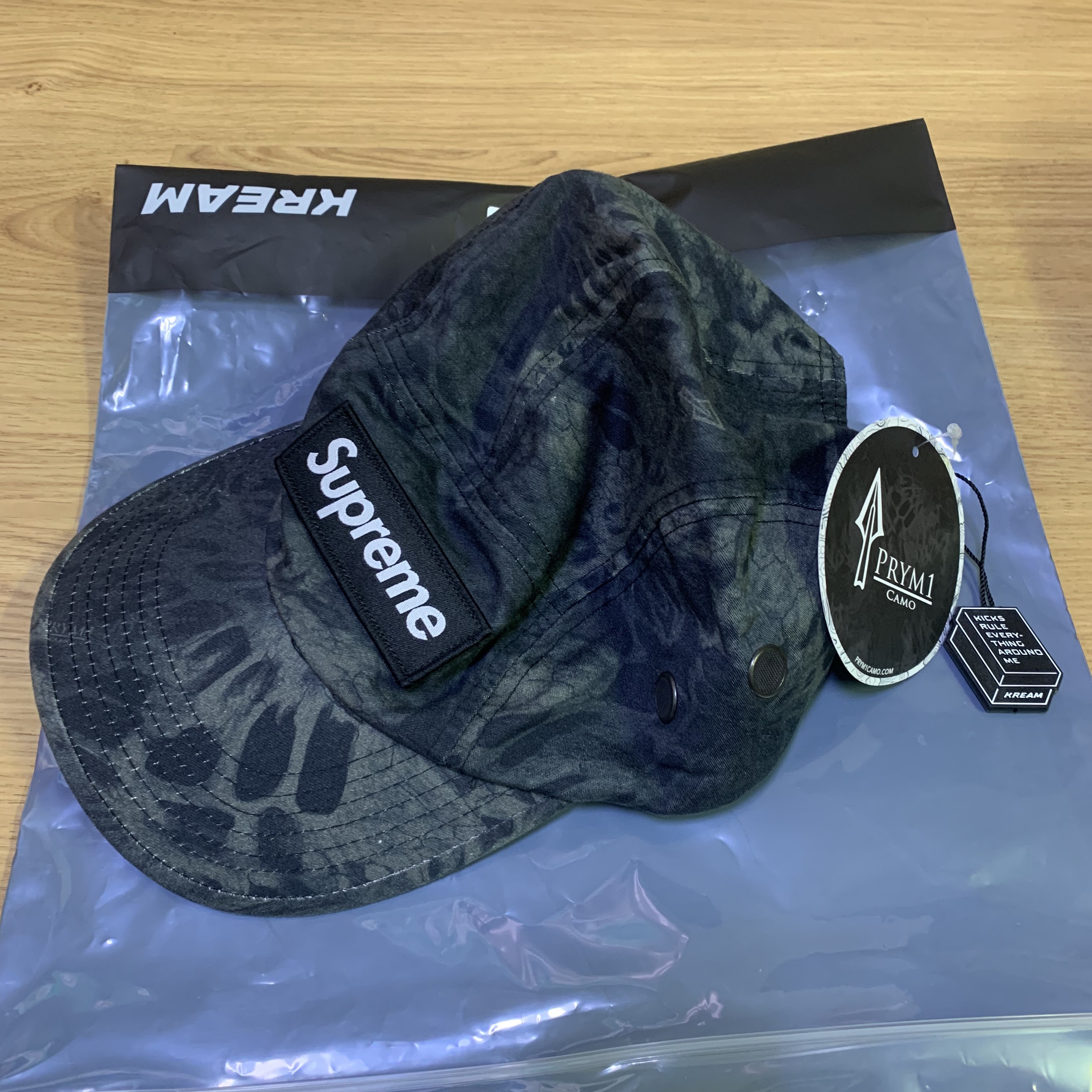 Supreme x Nike ACG Fleece Pullover Mint Snakeskin - 22FW, Supreme x Nike Arc Corduroy 6-Panel Red Camo - 22SS 착용 스타일 - 4