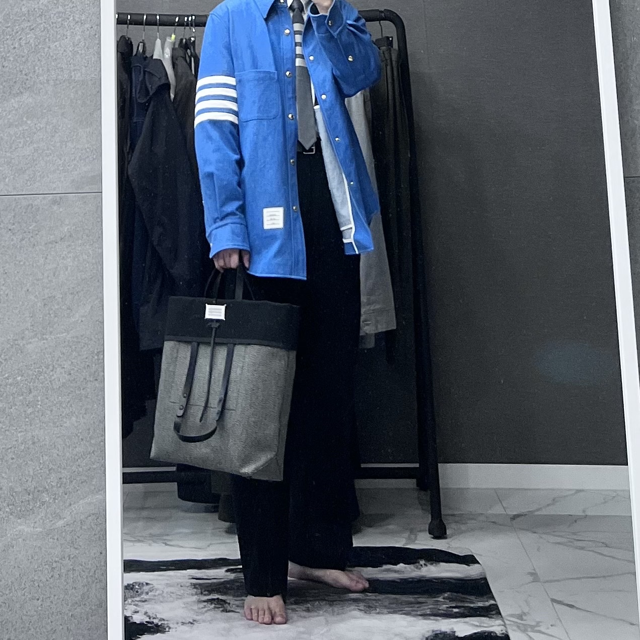 Thom Browne 4-Bar Snap Front Shirt Jacket in Washed Denim Blue, Maison Margiela Fold Over Tote Bag Black 착용 스타일