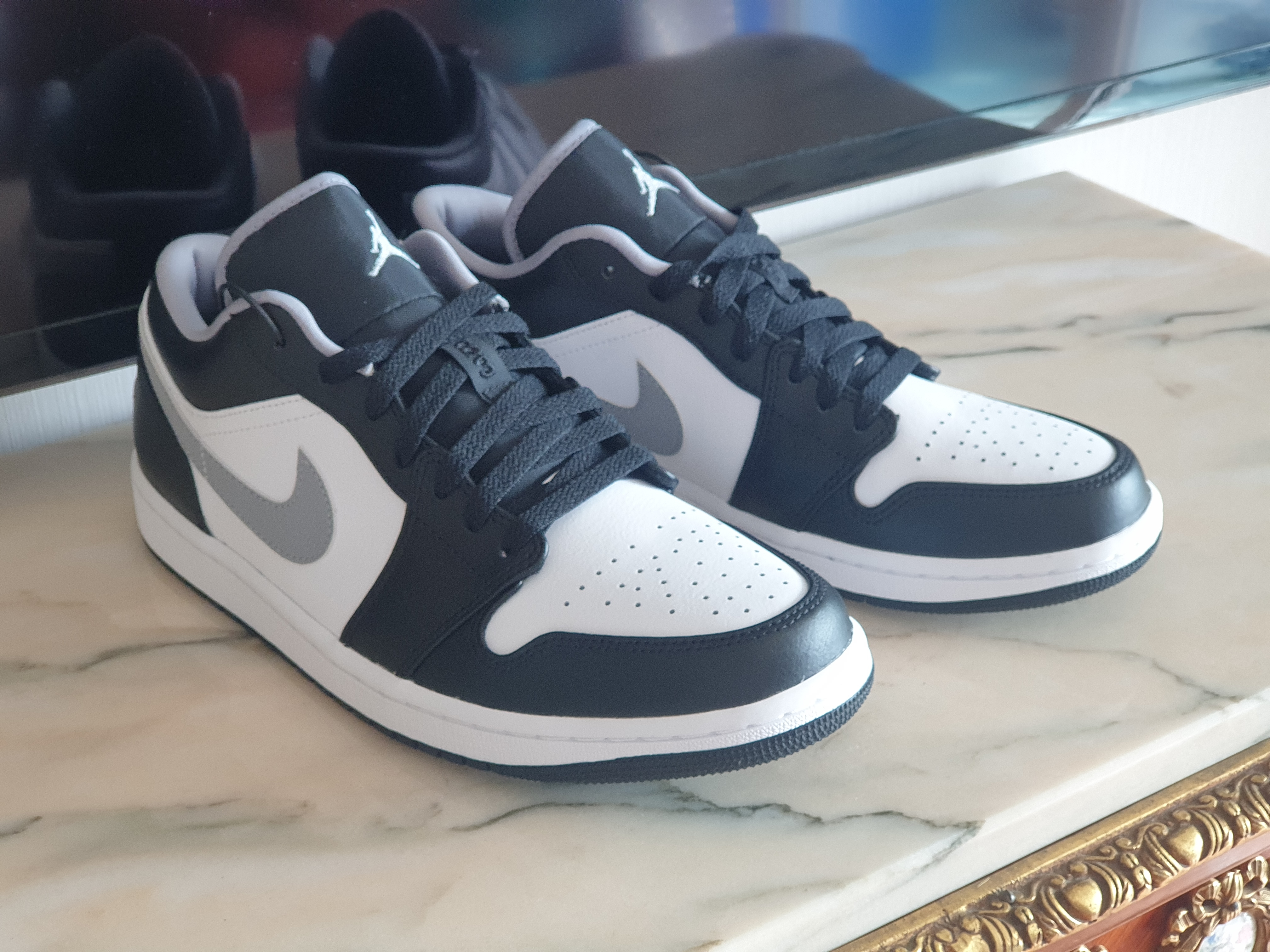 Jordan 1 Low Black Particle Grey 착용 스타일 - 2