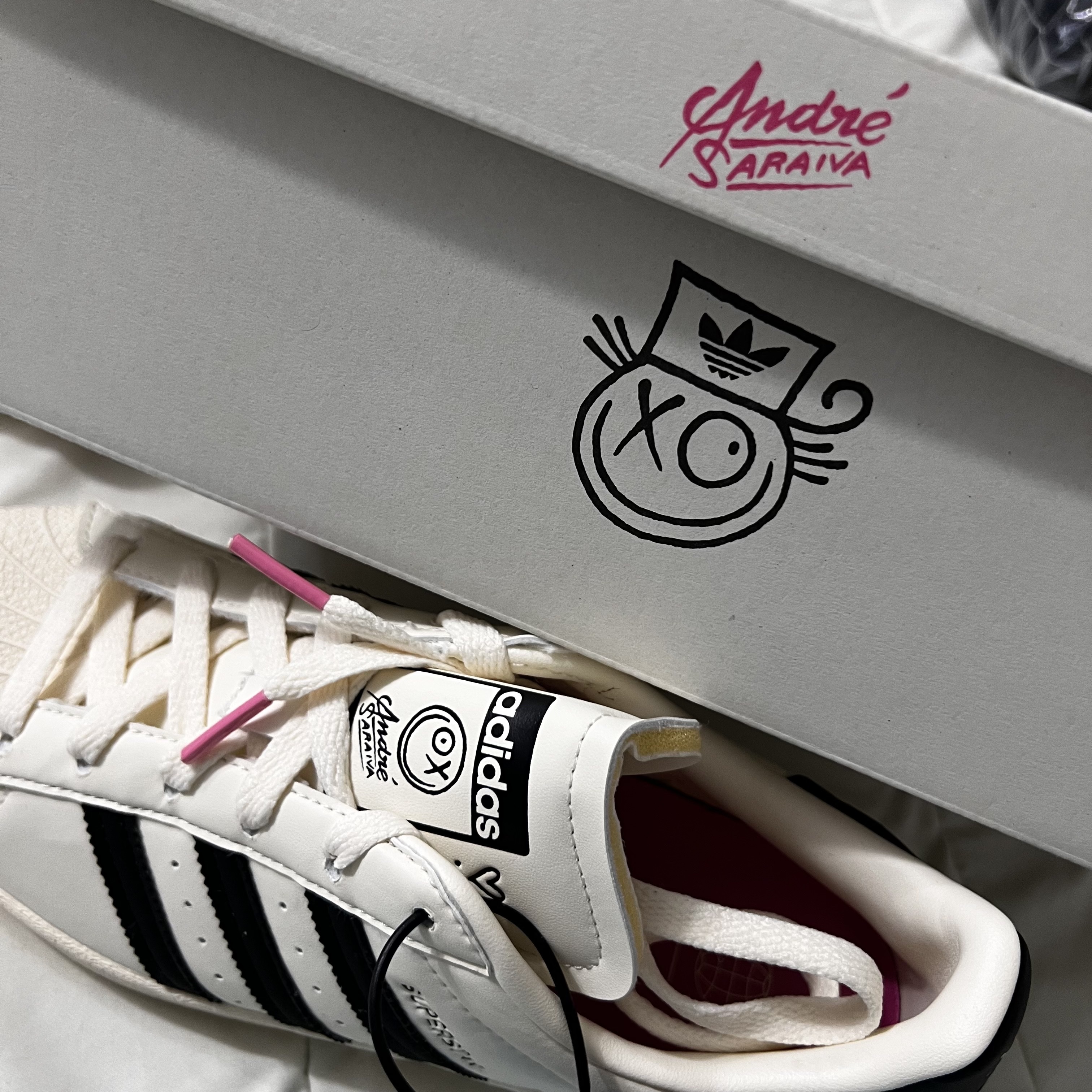 Adidas x Andre Saraiva Superstar Cream White Core Black 착용 스타일 - 3