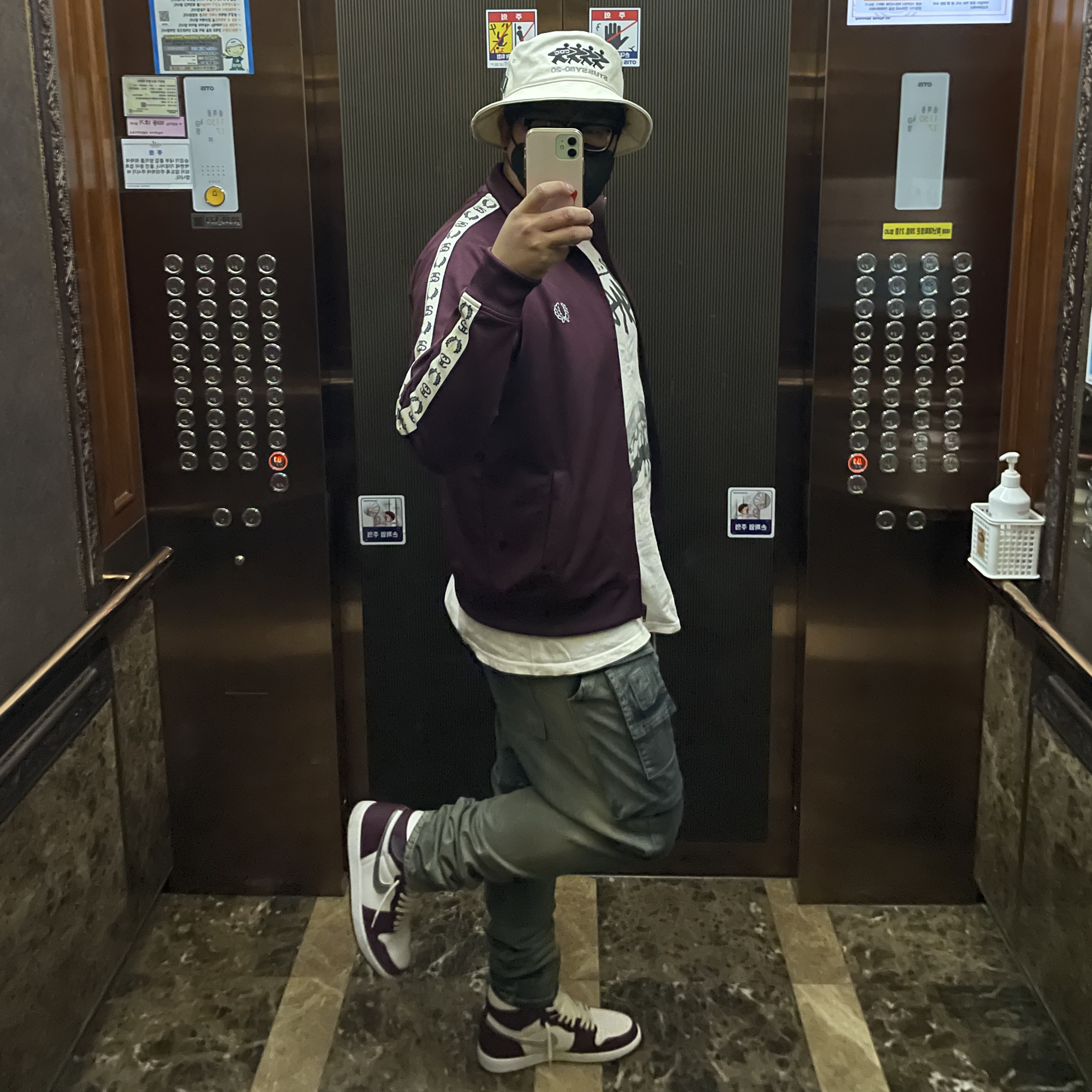 Jordan 1 Retro High OG Bordeaux, Stussy x CDG Canvas Bucket Hat 착용 스타일 - 1