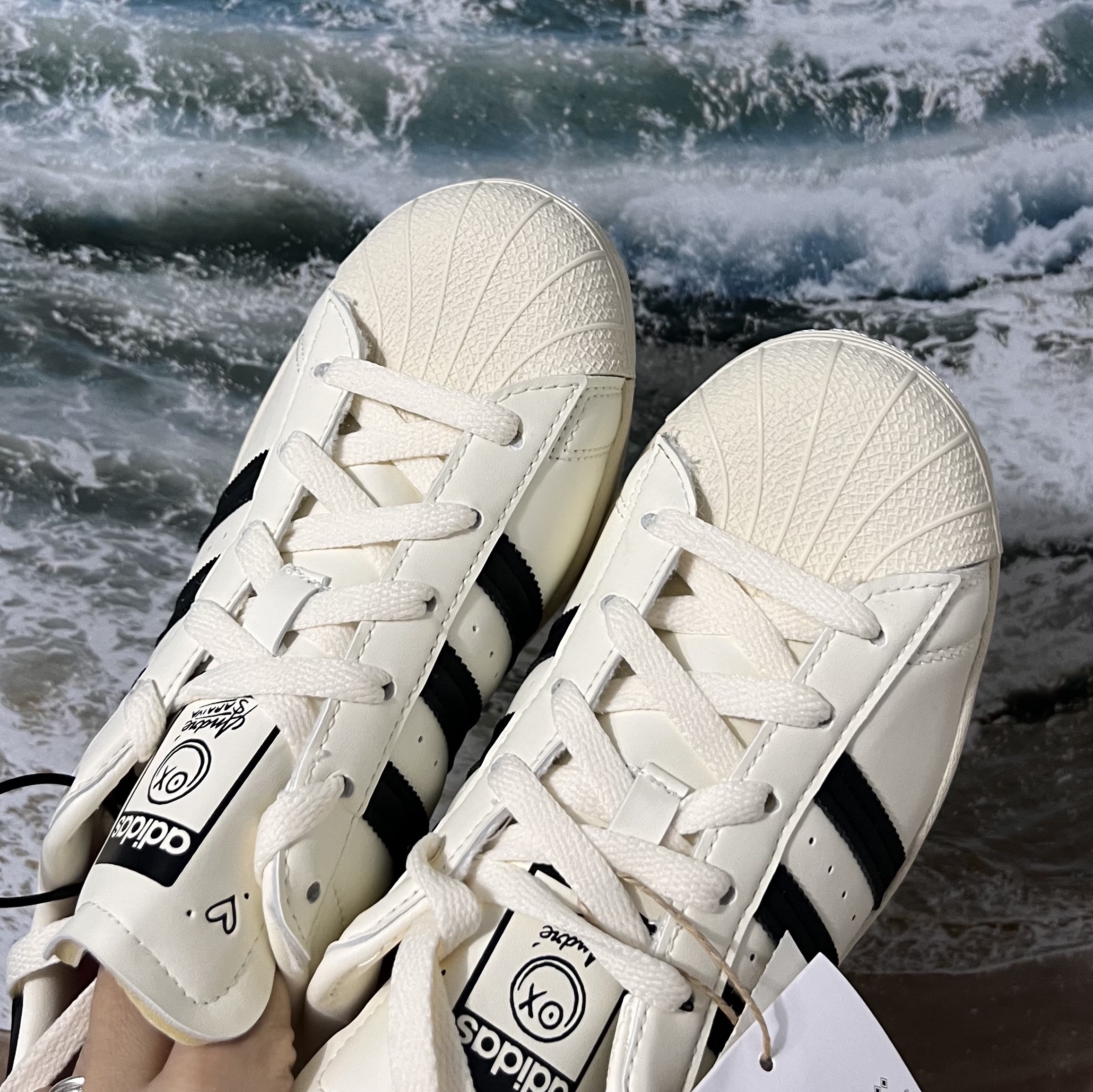 Adidas x Andre Saraiva Superstar Cream White Core Black 착용 스타일 - 5