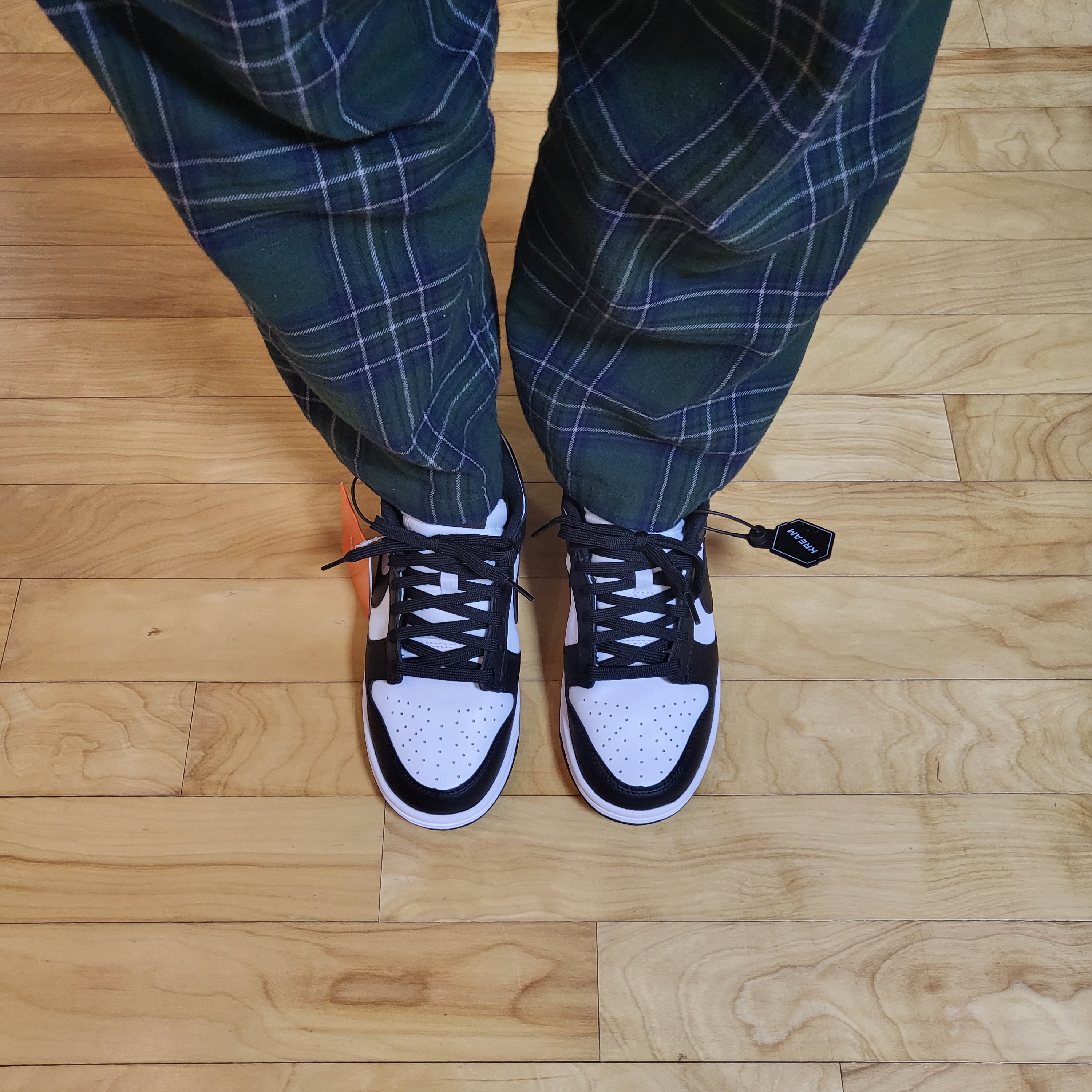 Nike Dunk Low Retro Black, Nike Air Force 1 '07 Low White 착용 스타일 - 3