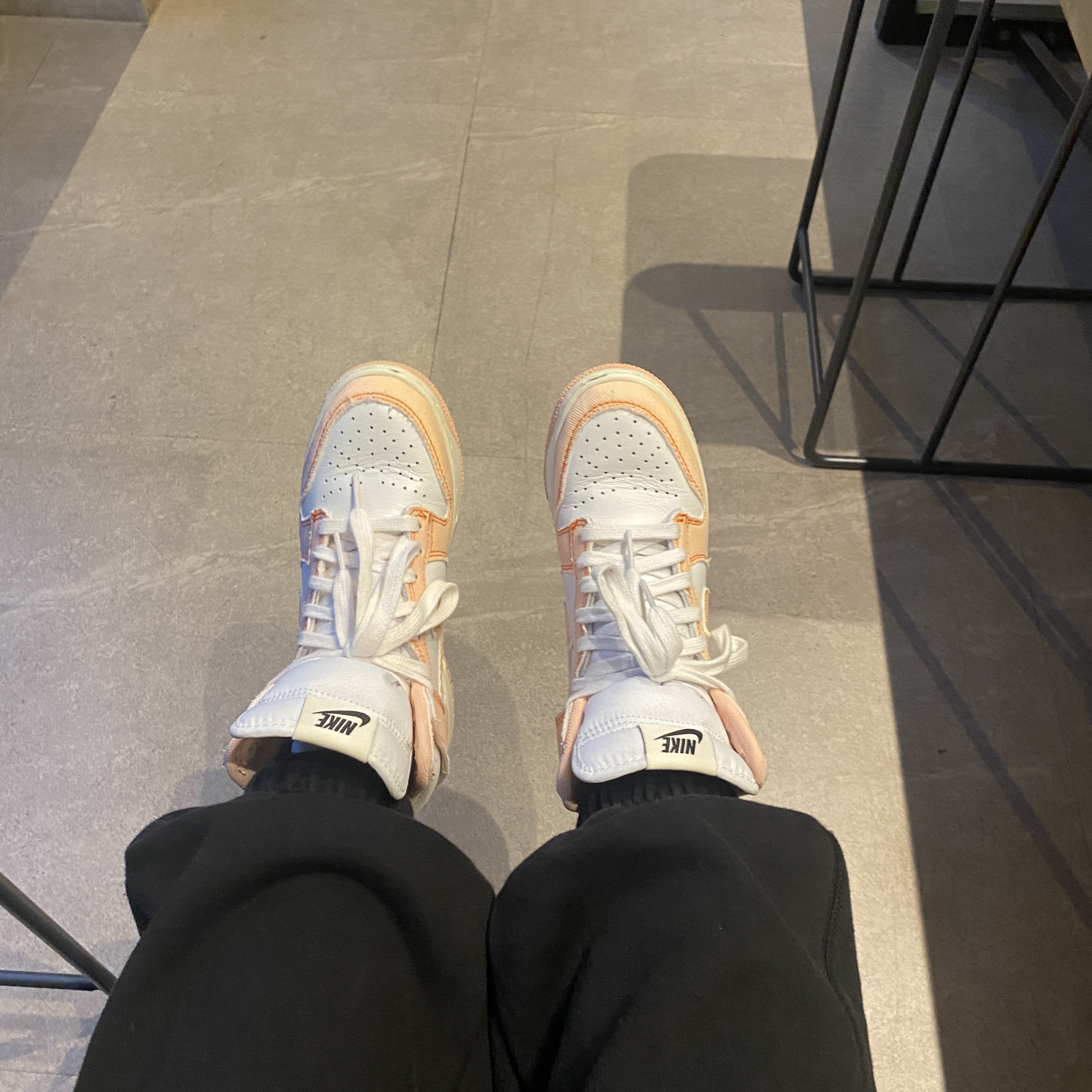 (W) Nike Dunk High 1985 Arctic Orange 착용 스타일 - 2