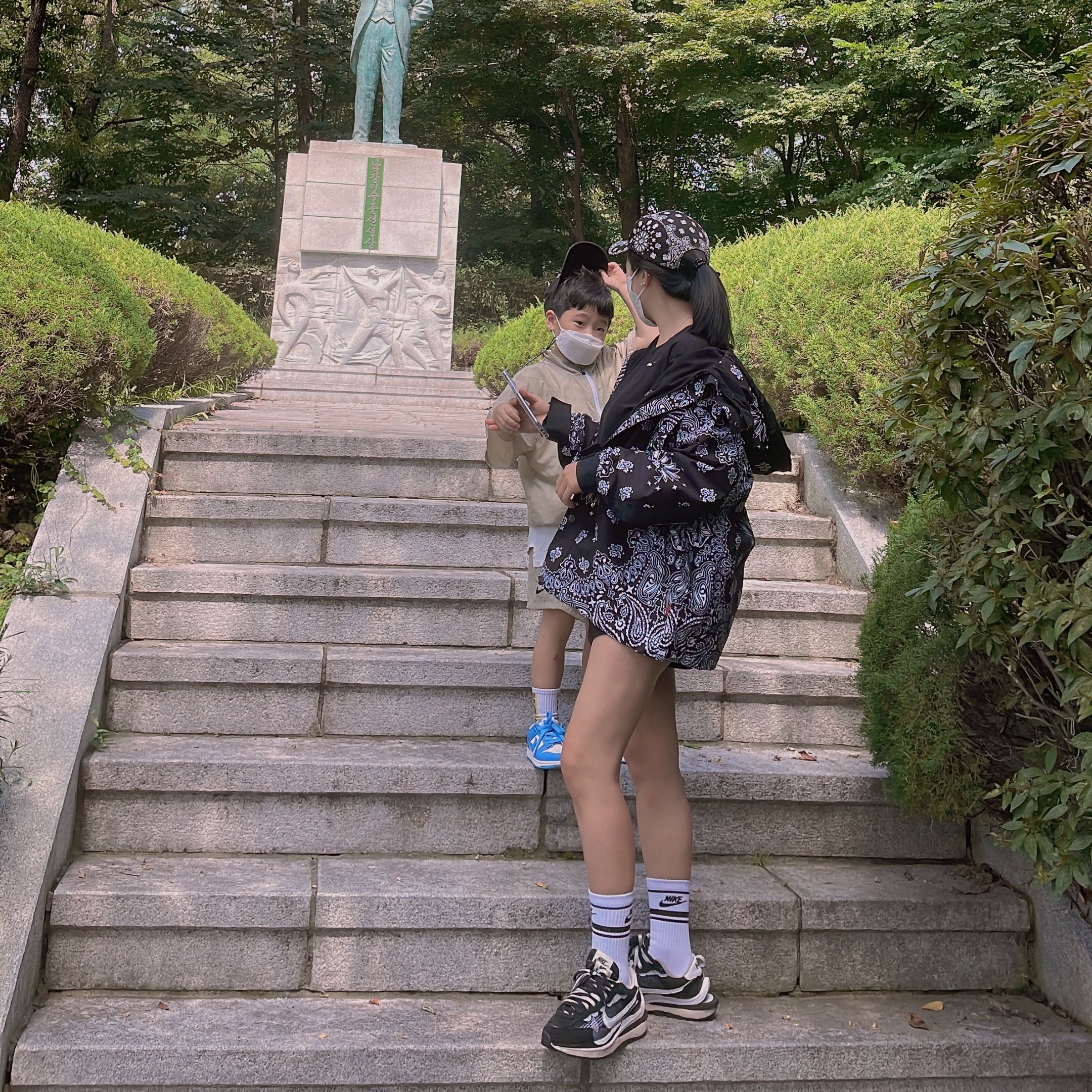 Supreme Bandana Camp Cap Black - 21SS, Nike x Sacai VaporWaffle Black White 착용 스타일 - 2