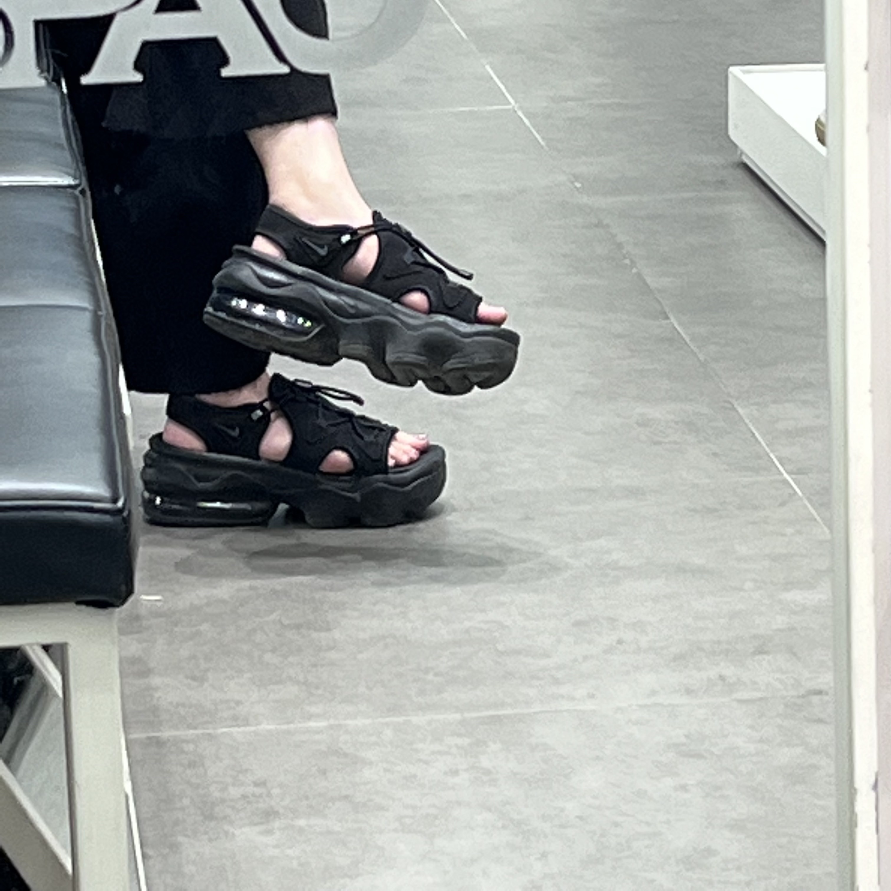 (W) Nike Air Max Koko Sandal Black 착용 스타일