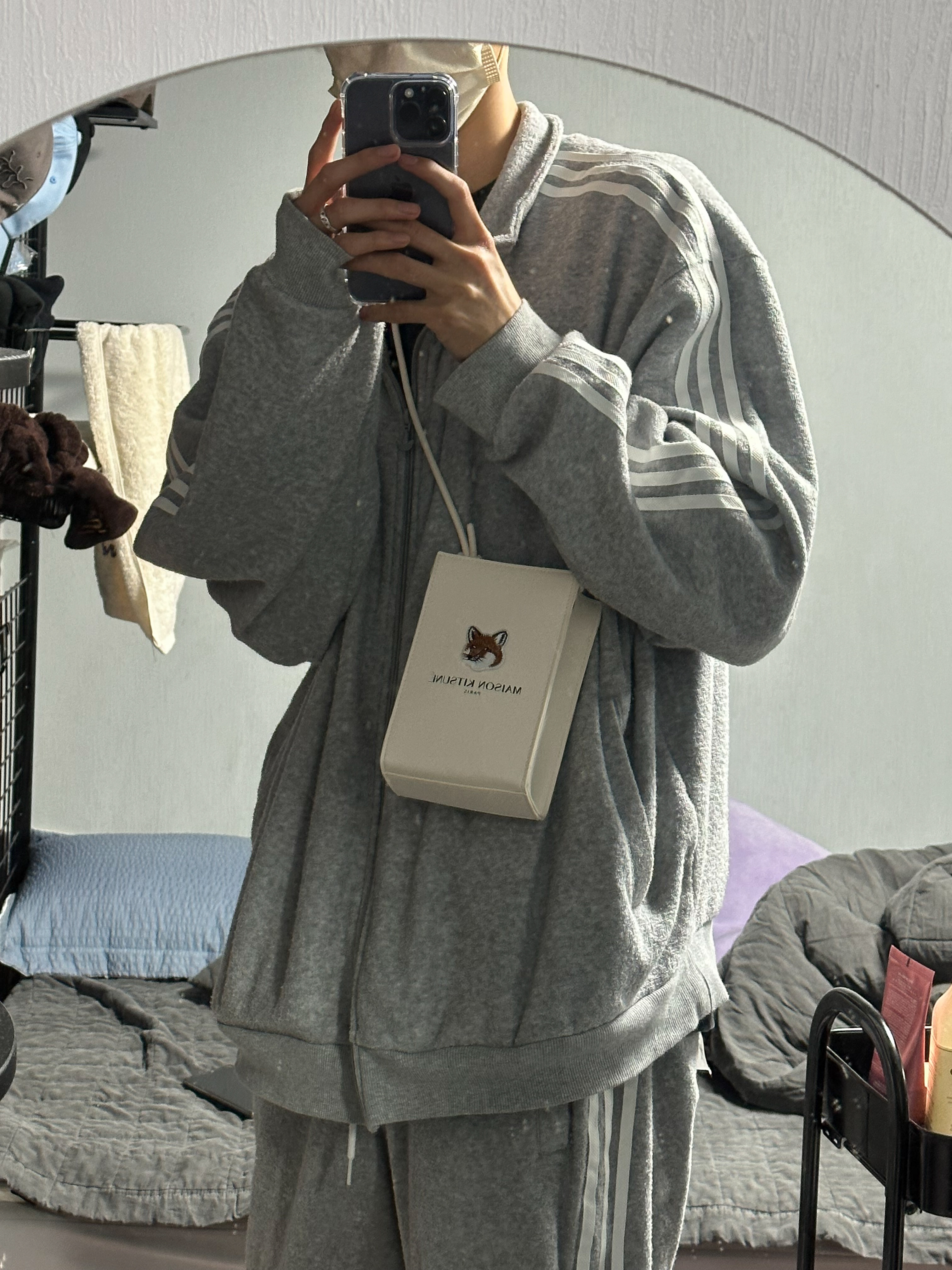 Maison Kitsune x Laneige Crossbody Bag, Apple iPhone 14 Pro Max 256GB Deep Purple (Korean Ver.) 착용 스타일