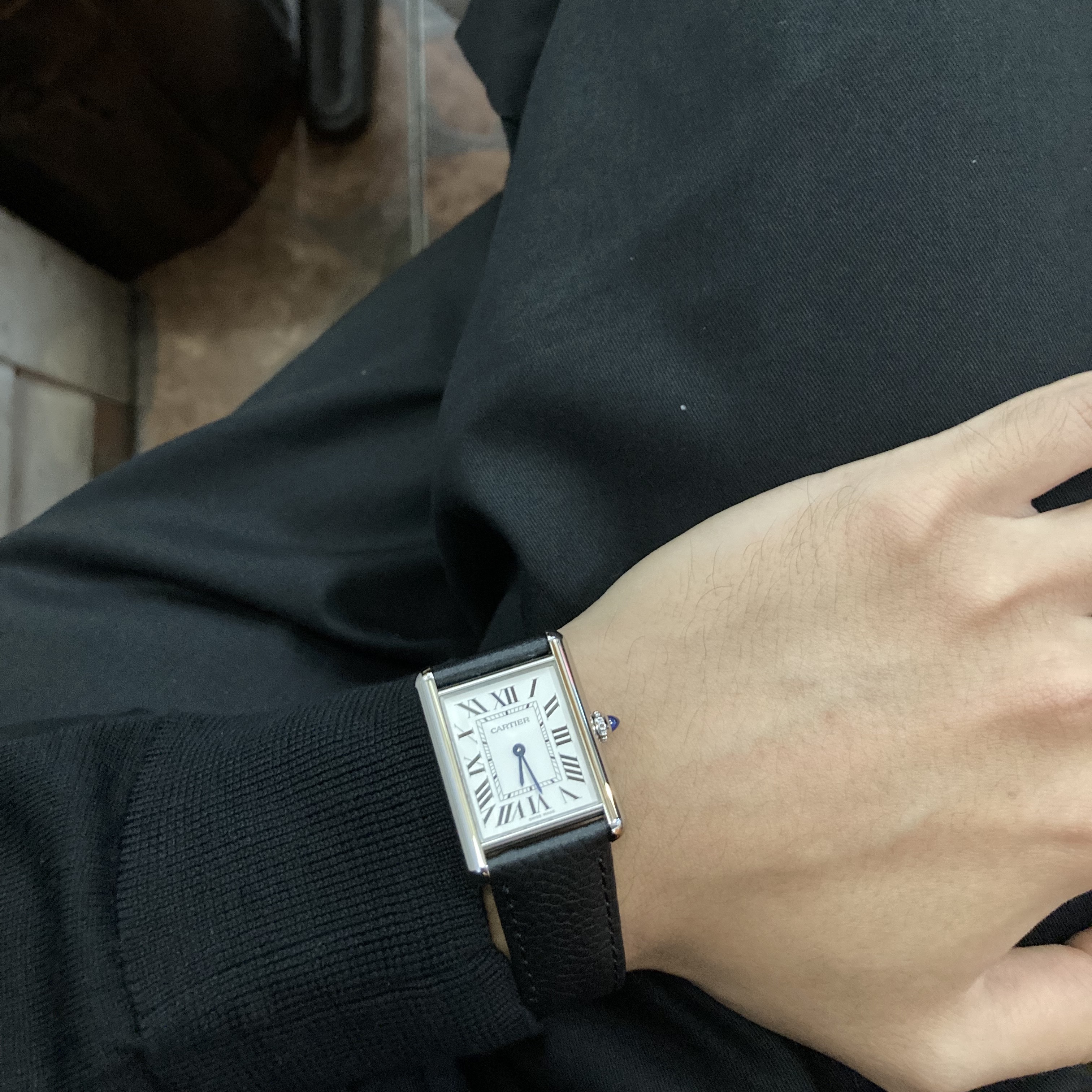Cartier Tank Must Watch Large Quartz Steel Calfskin Black 착용 스타일