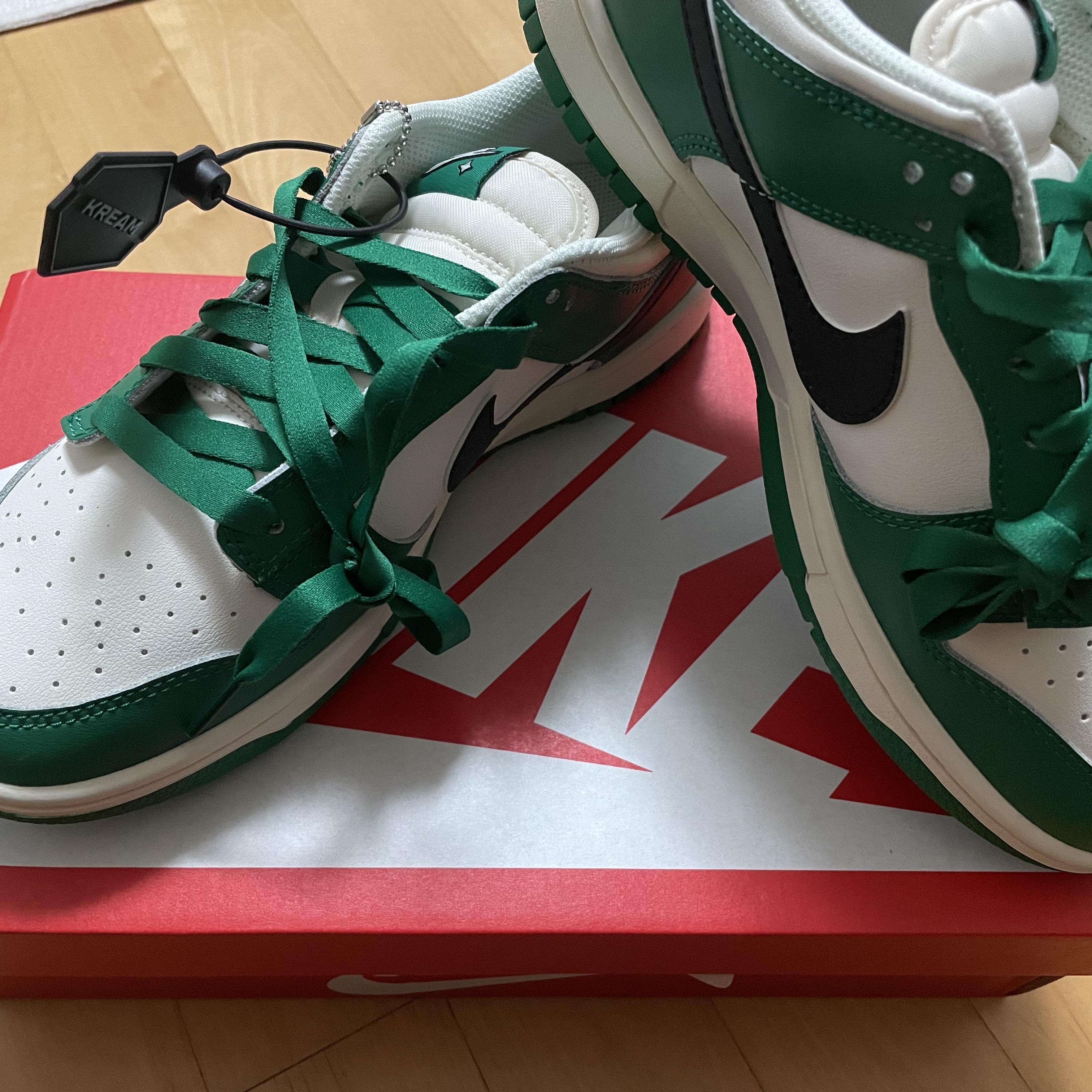 Nike Dunk Low Retro SE Jackpot Malachite 착용 스타일 - 2