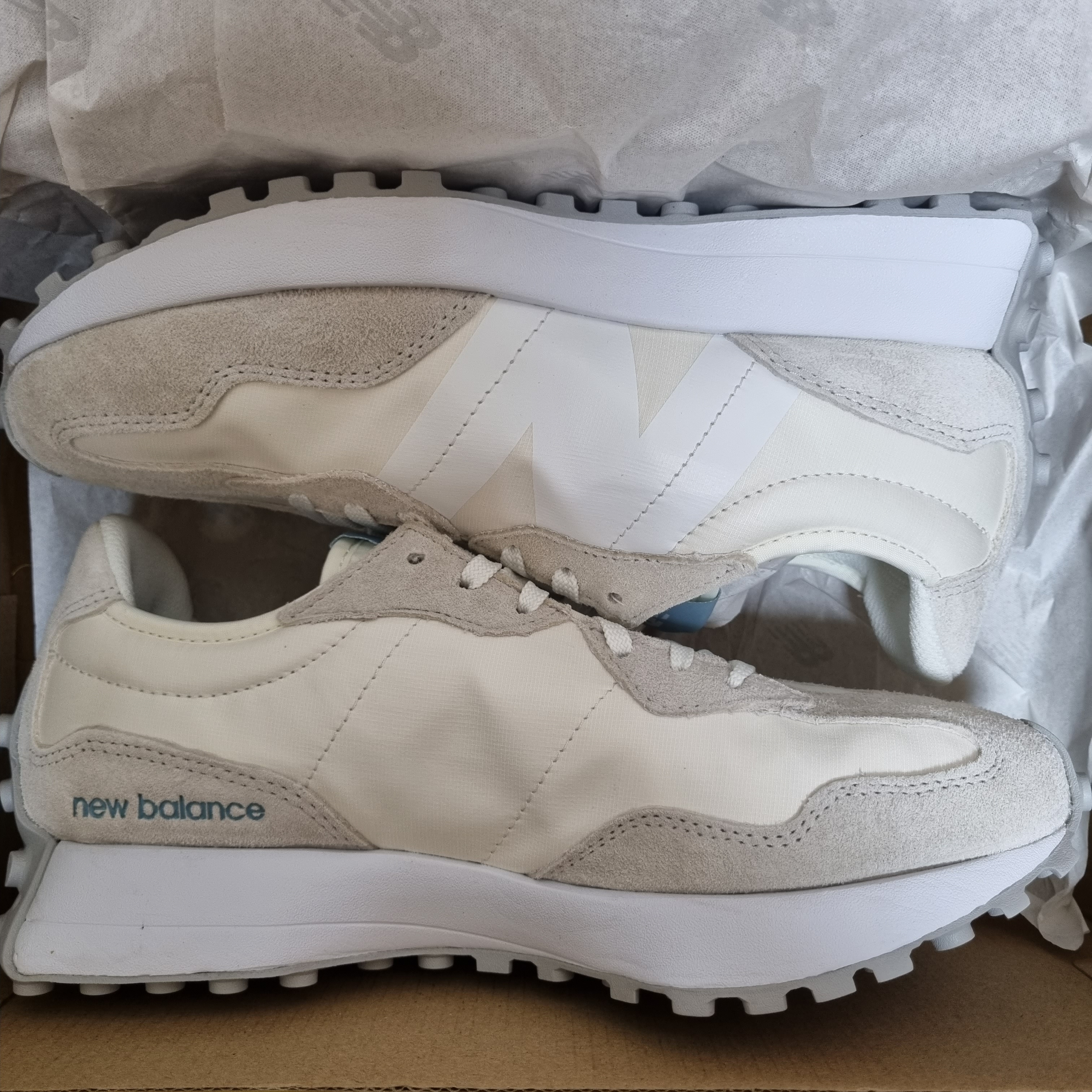 (W) New Balance 327 Sea Salt 착용 스타일