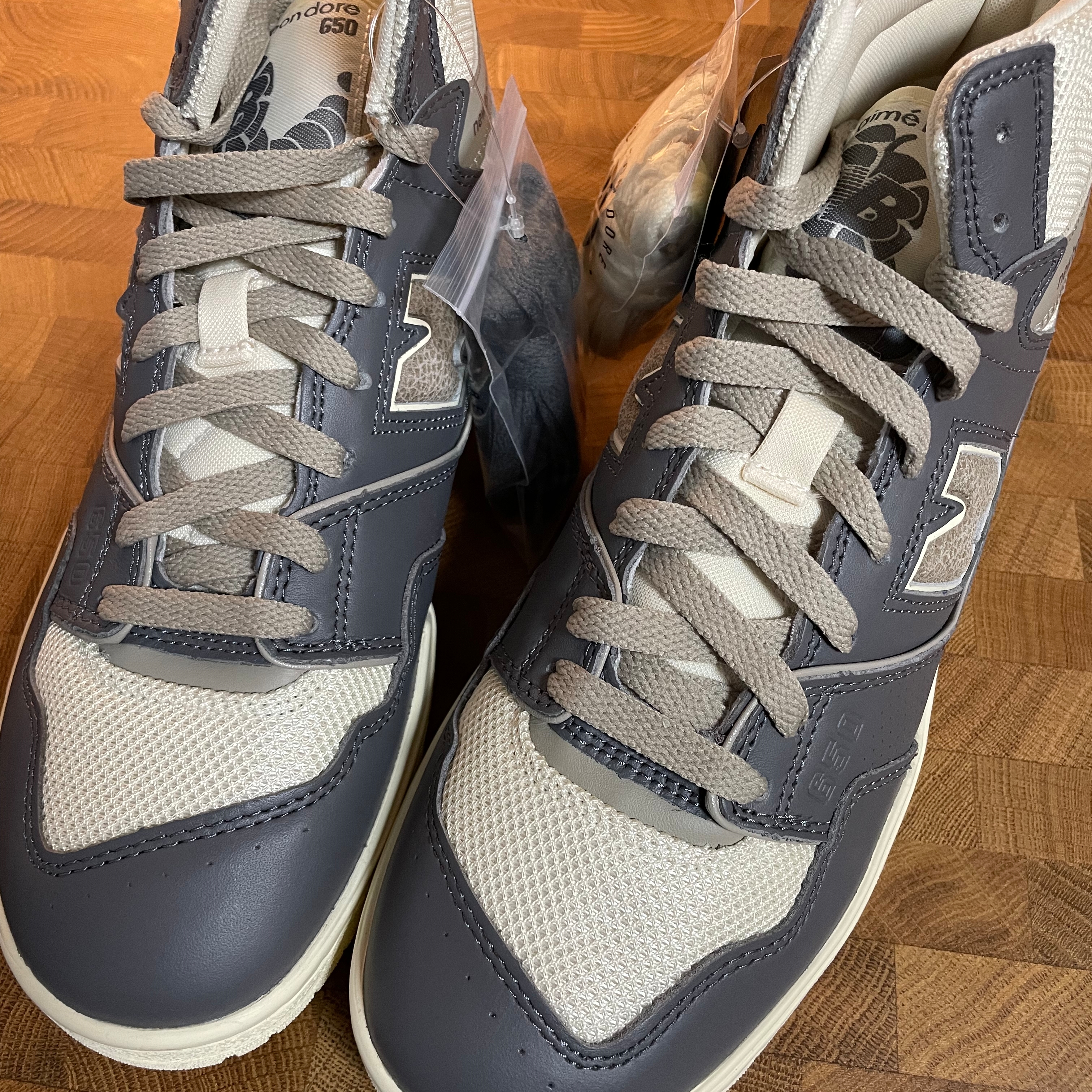 New Balance x Aime Leon Dore 650R Dark Grey 착용 스타일 - 2