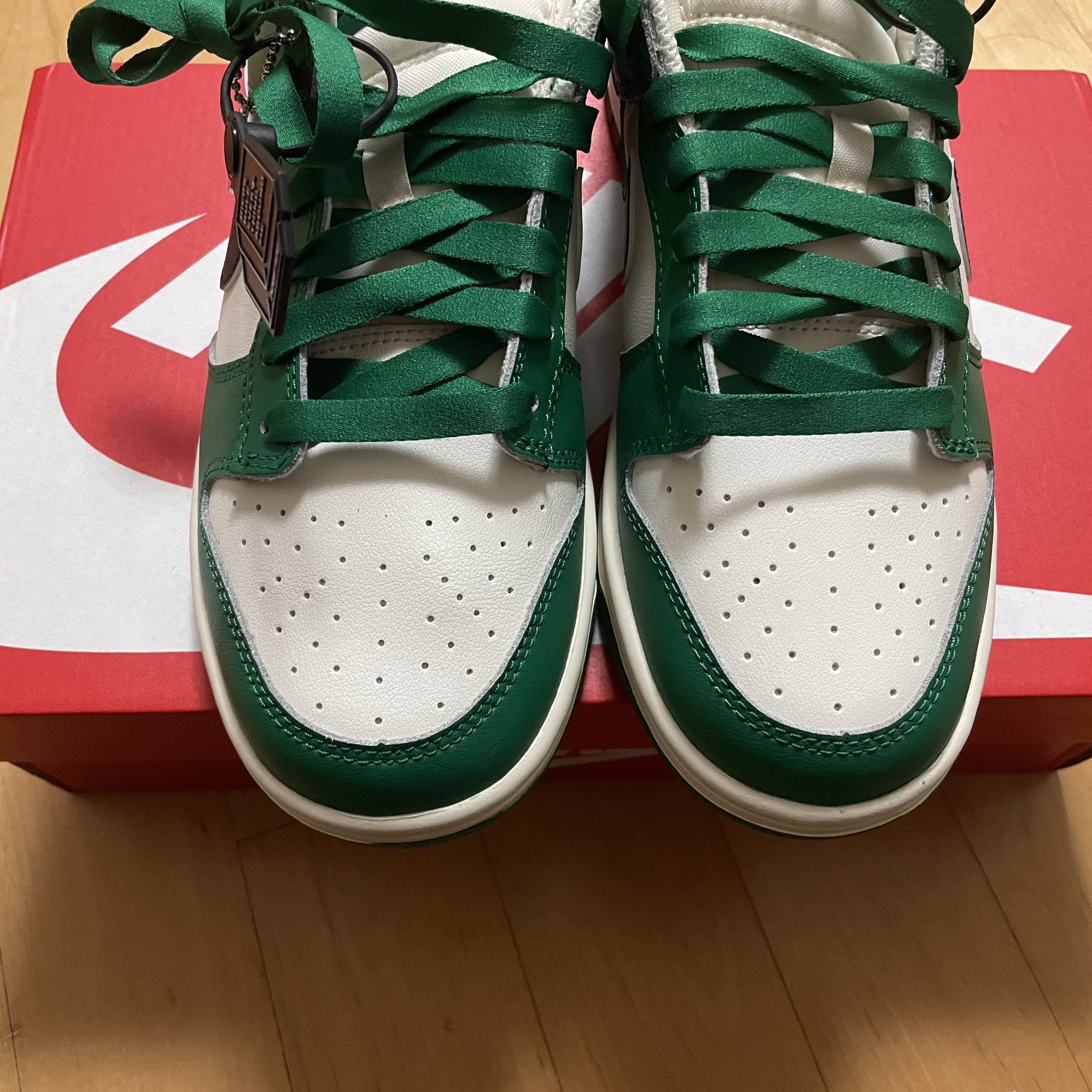 Nike Dunk Low Retro SE Jackpot Malachite 착용 스타일 - 3