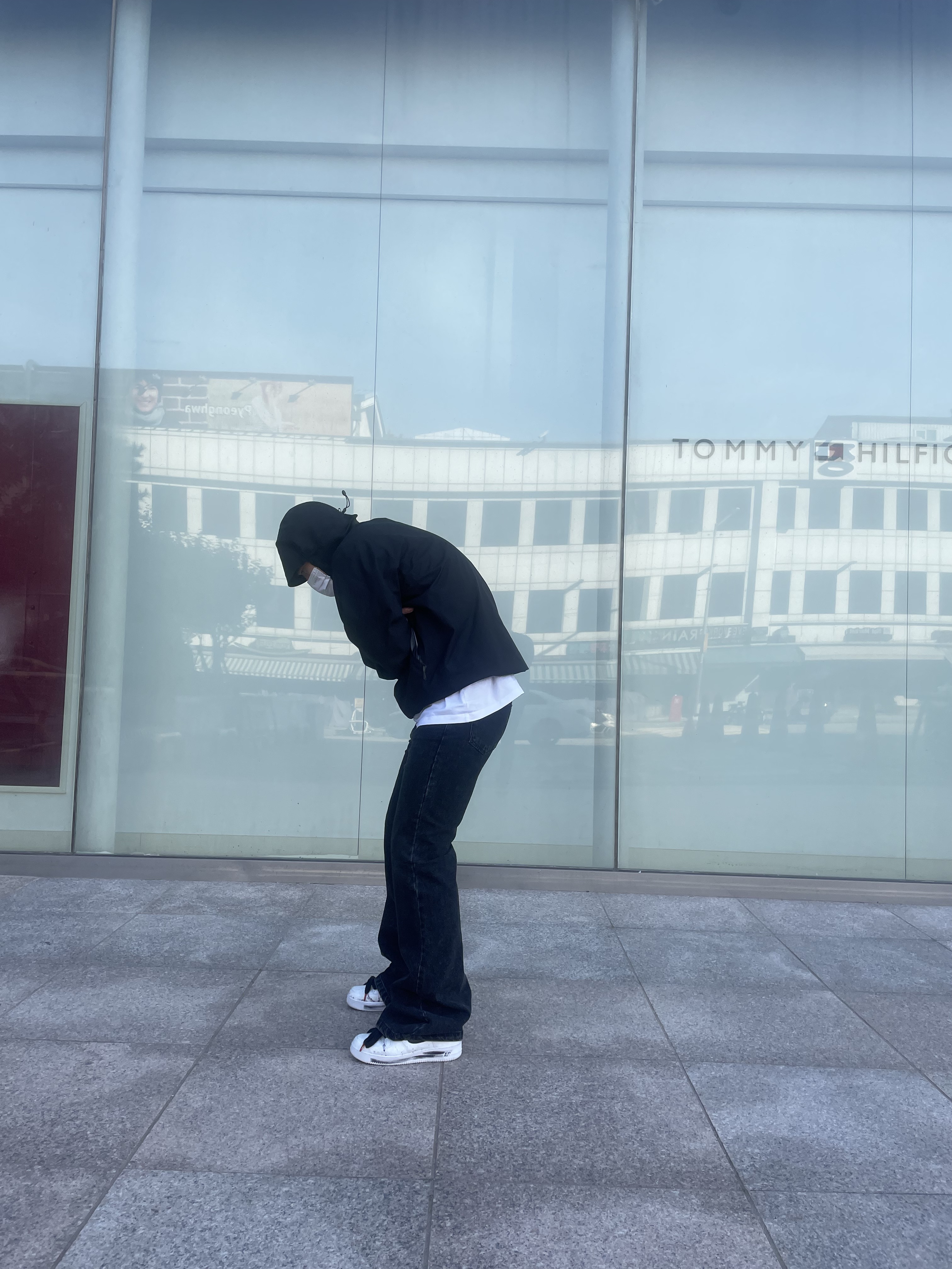 Arc'teryx Beta Jacket Black, Nike x Peaceminusone Air Force 1 Low Para-Noise 2.0 착용 스타일 - 2