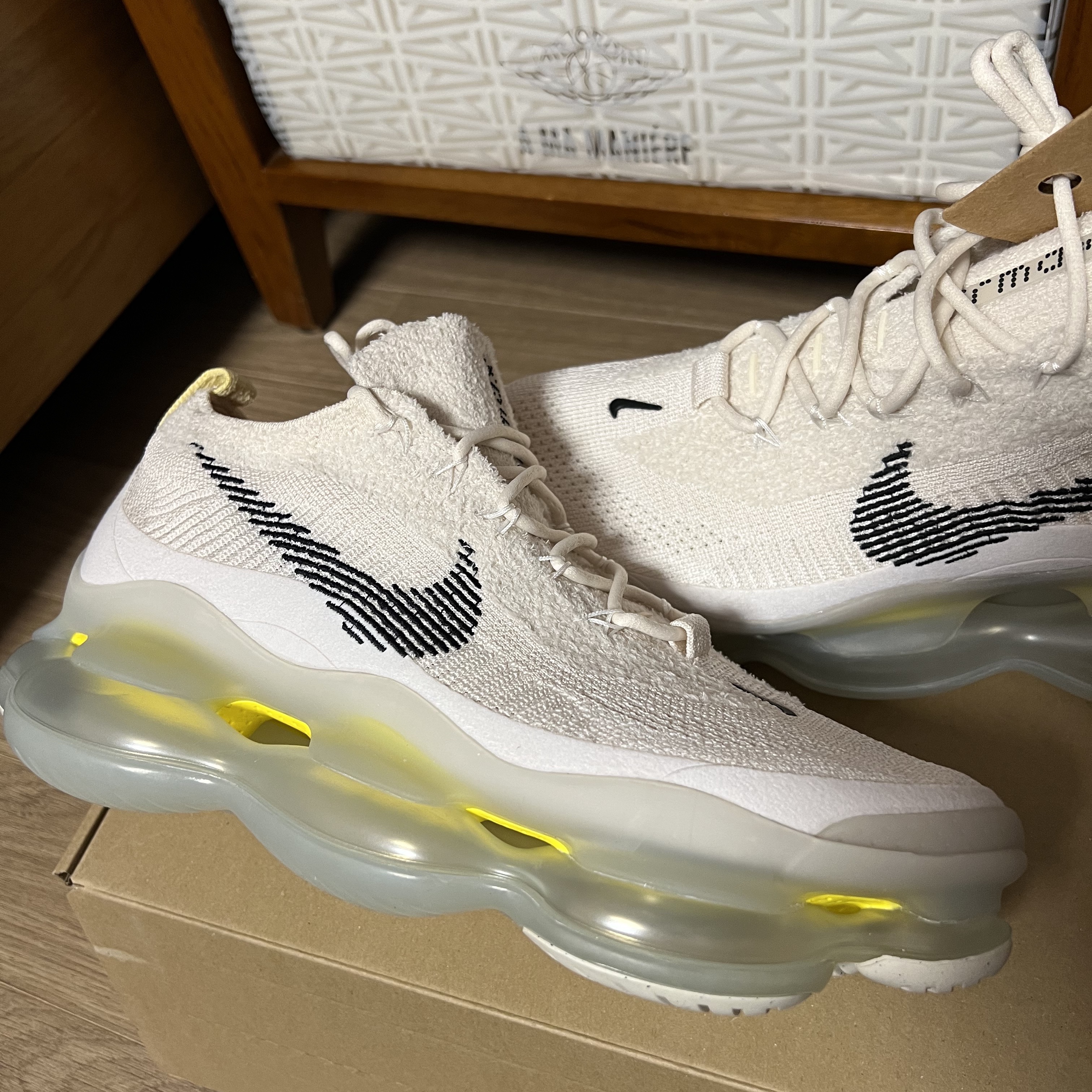 Nike Air Max Scorpion Flyknit Lemon Wash 착용 스타일 - 1