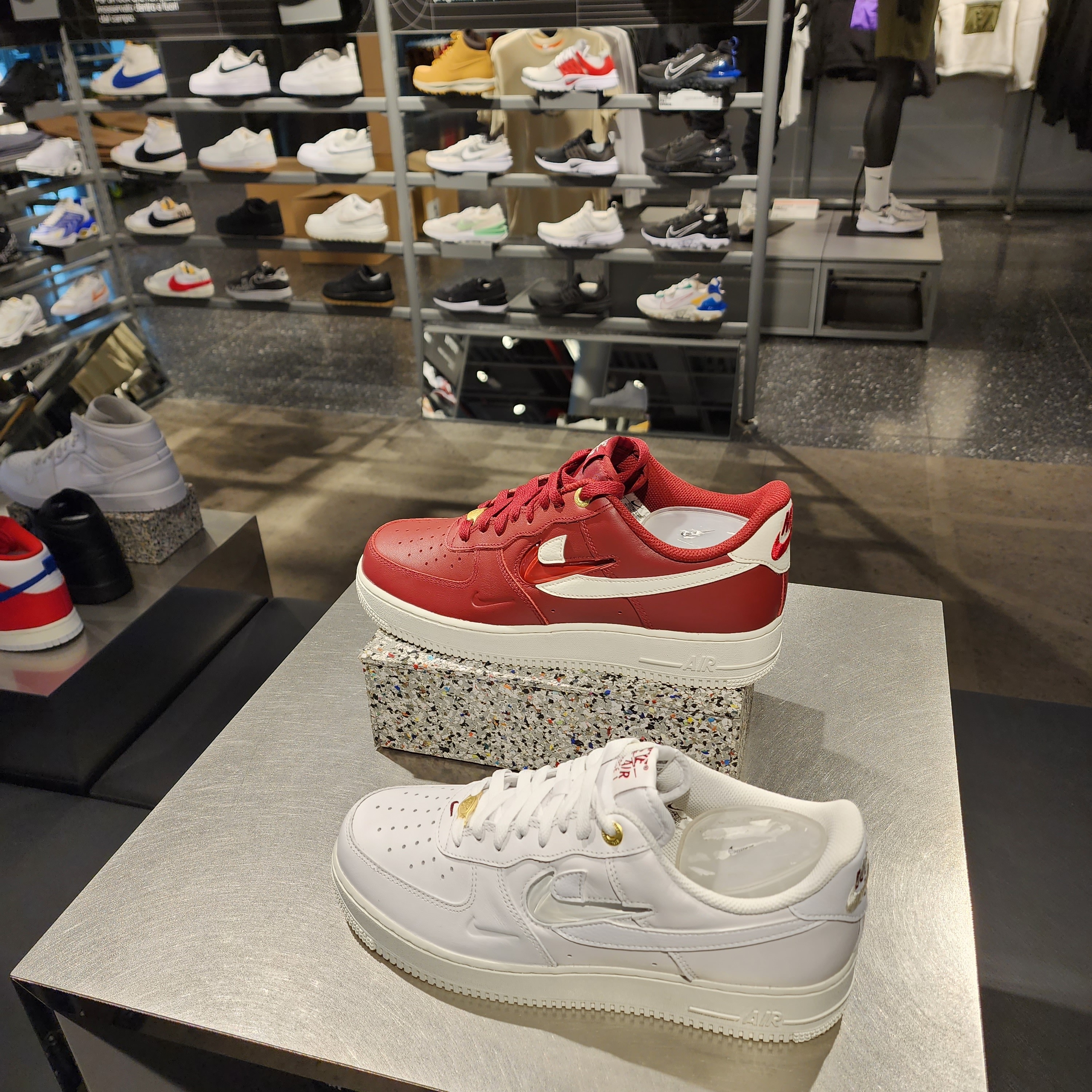 Nike Air Force 1 '07 PRM 40th Anniversary Join Forces Team Red 착용 스타일 - 1