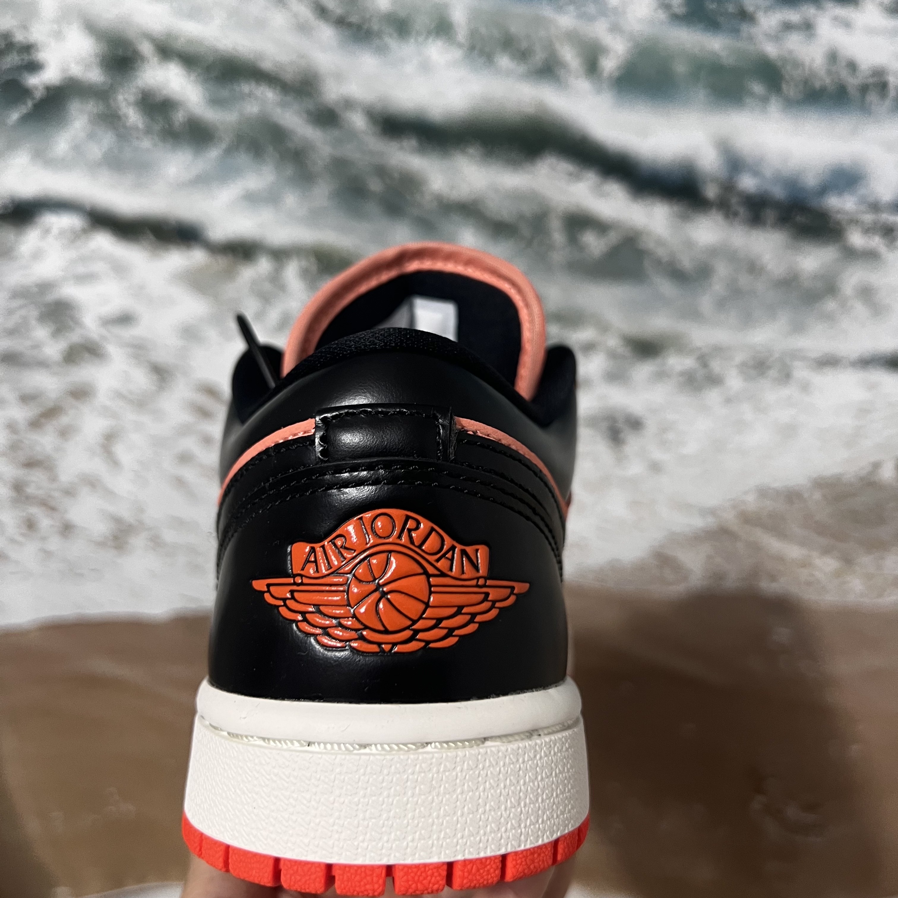 (W) Jordan 1 Low SE Rush Orange Black 착용 스타일 - 3