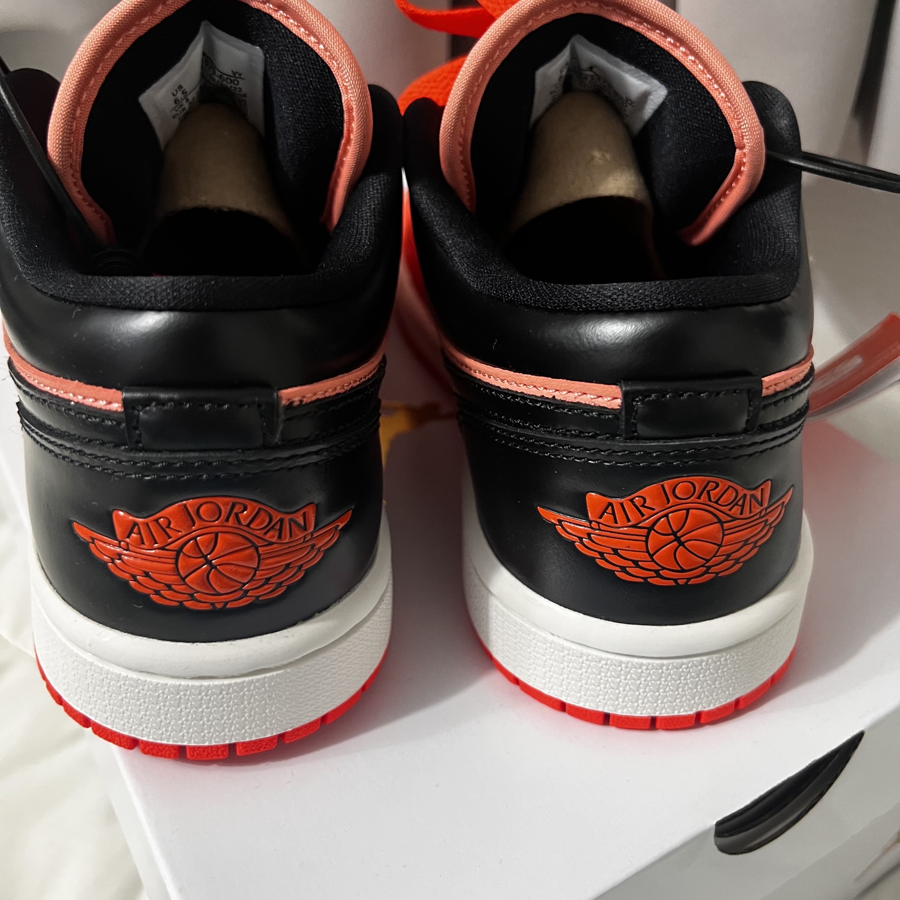 (W) Jordan 1 Low SE Rush Orange Black 착용 스타일 - 4