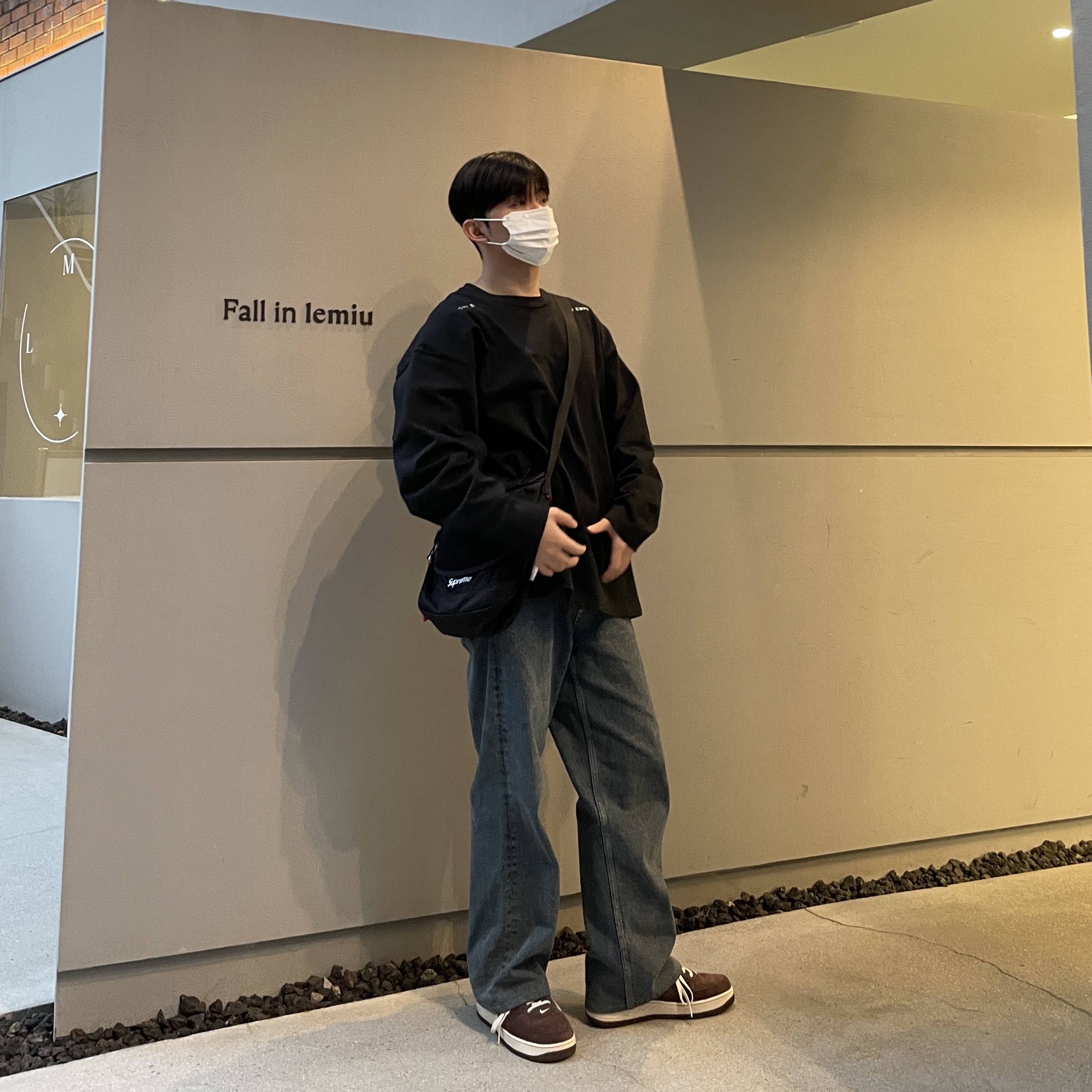 Supreme Small Messenger Bag Black - 22SS, Nike Air Force 1 Mid '07 QS Chocolate ์ฐฉ์ฉ ์คํ์ผ - 2